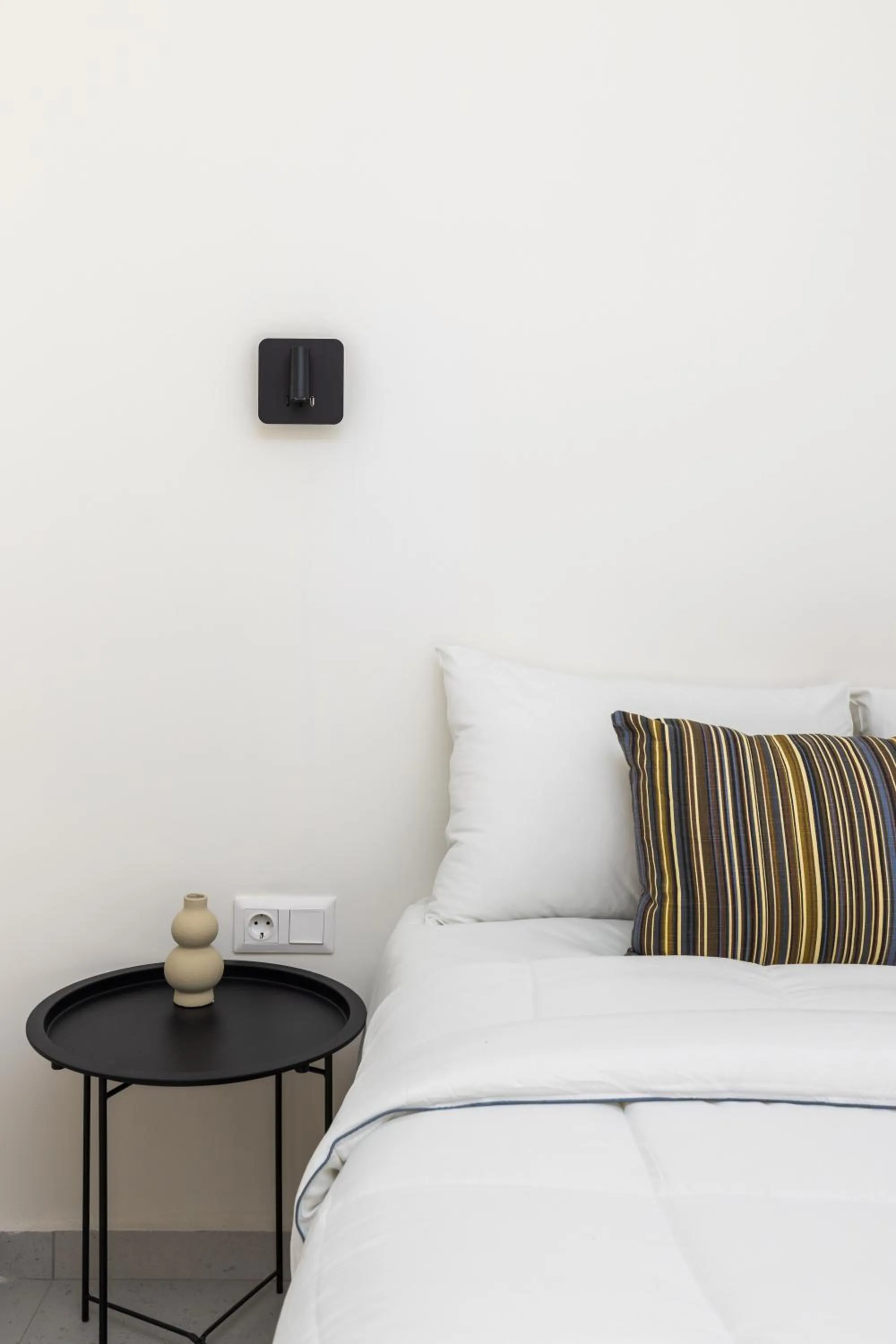 Bed in Soho Harbor by halu!