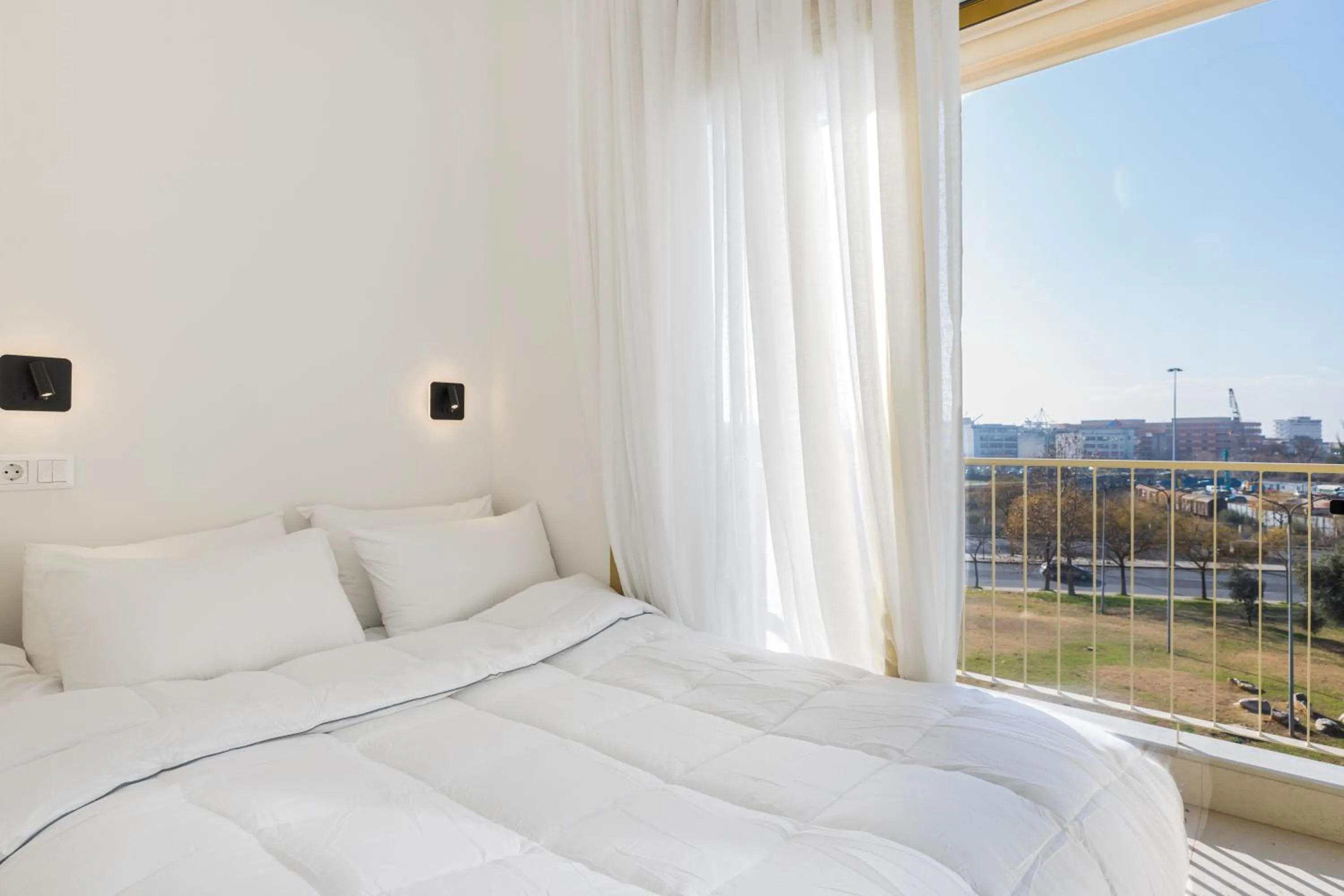 Bed in Soho Harbor by halu!