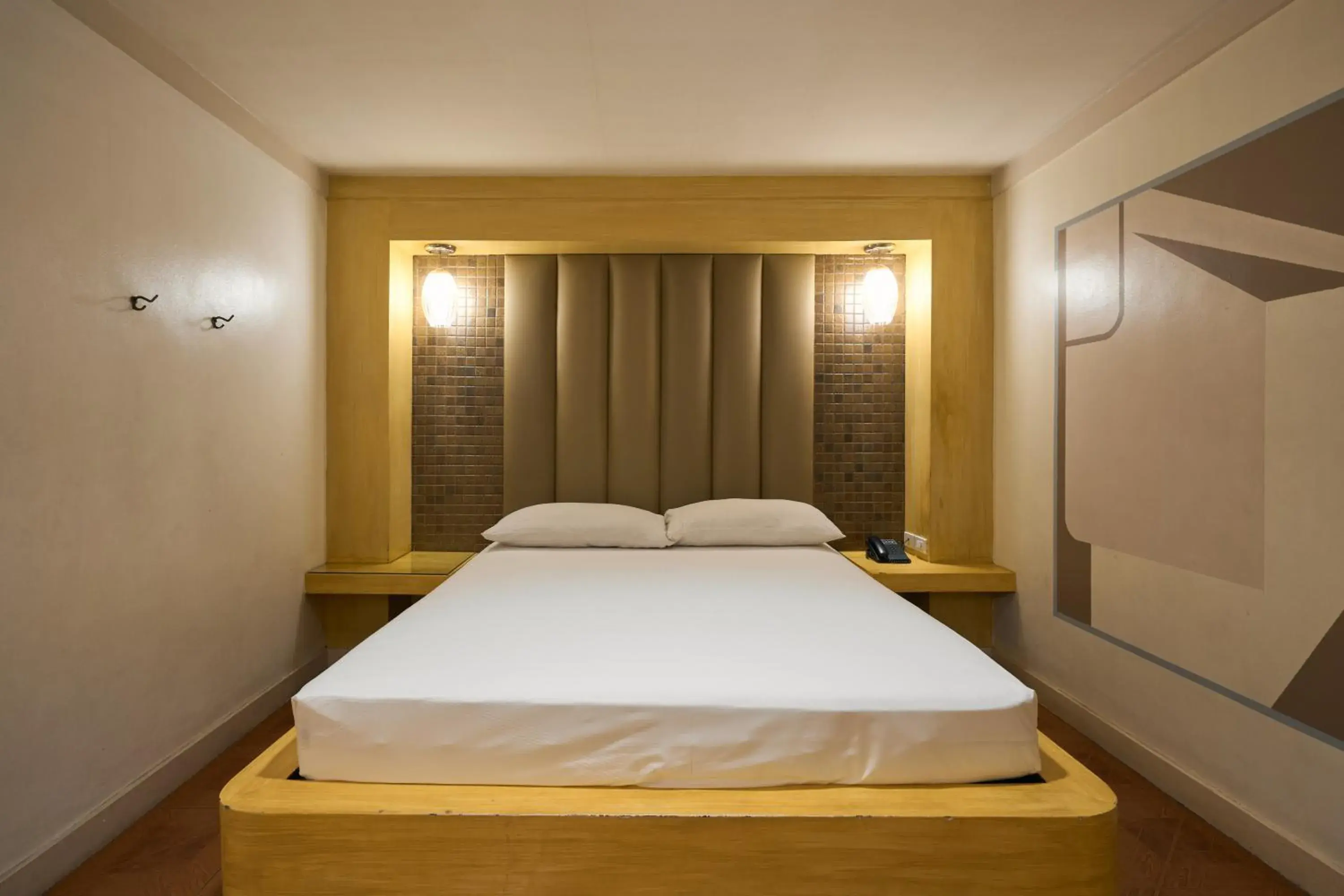 Standard Double or Twin Room in Victoria Court Malabon Standard Double or Twin Room in Victoria Court Malabon