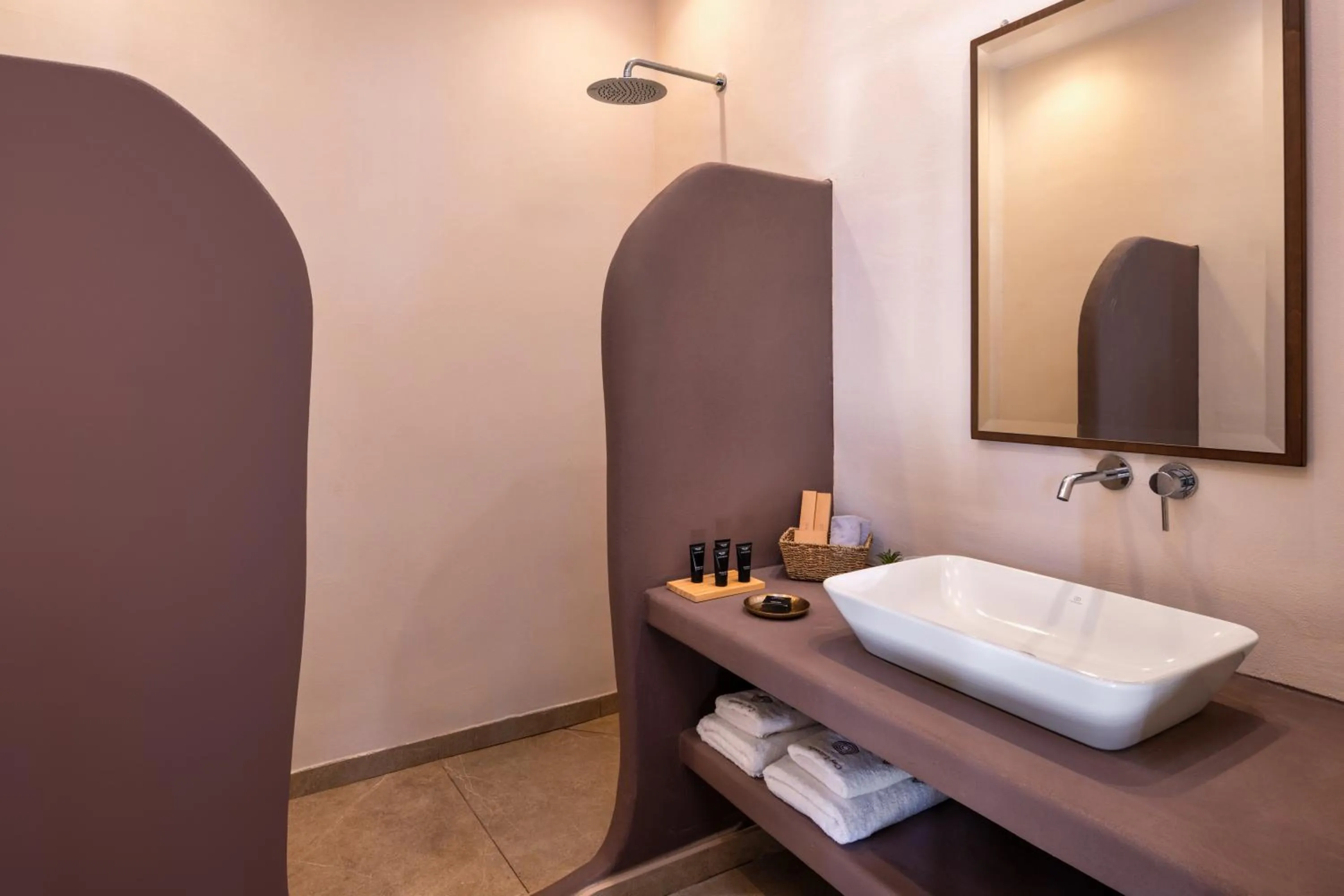 Bathroom in Aelia Thalassa