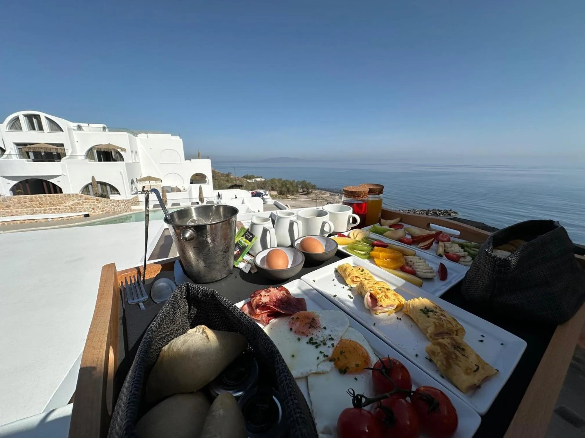 Breakfast in Aelia Thalassa