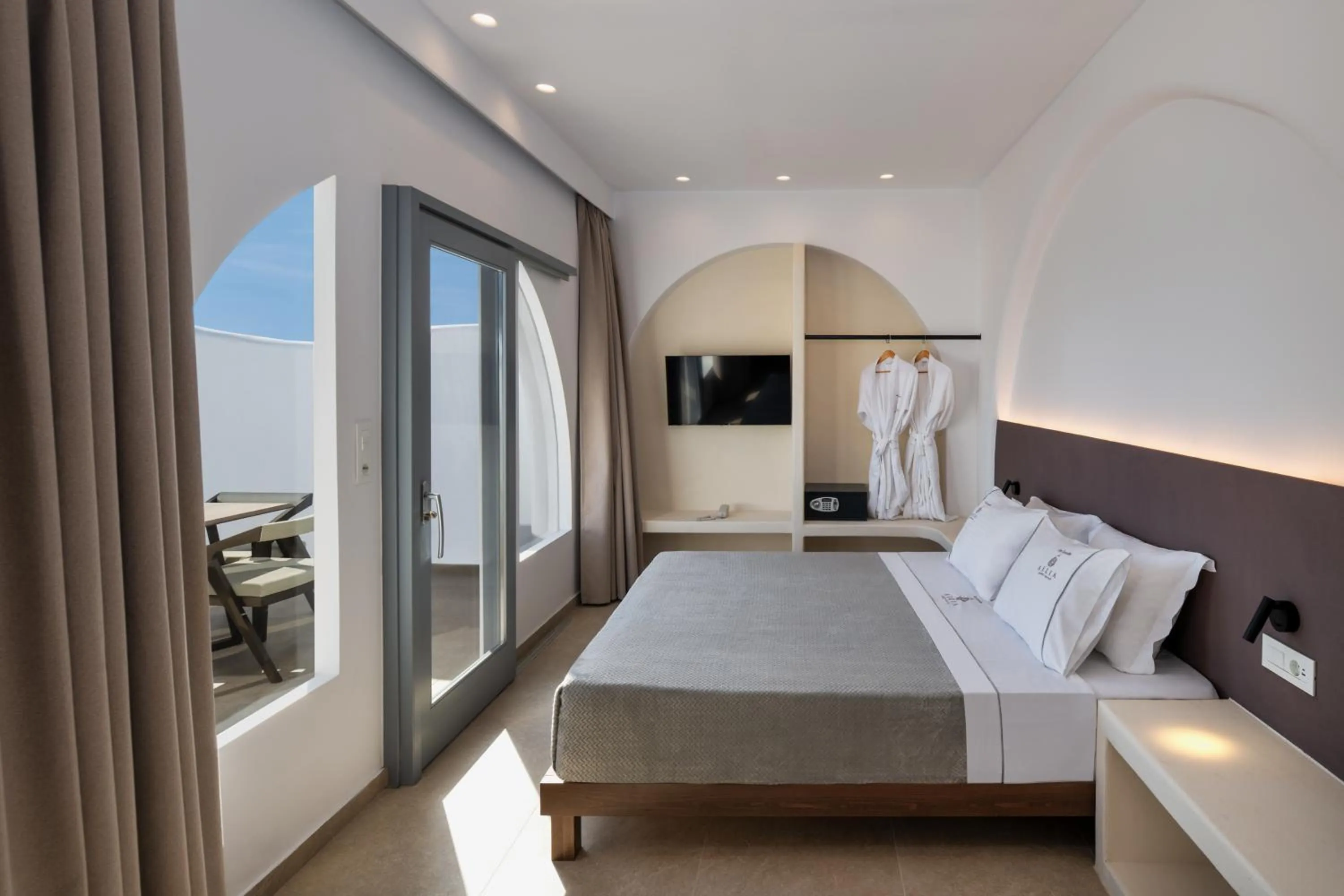 Bedroom, Bed in Aelia Thalassa