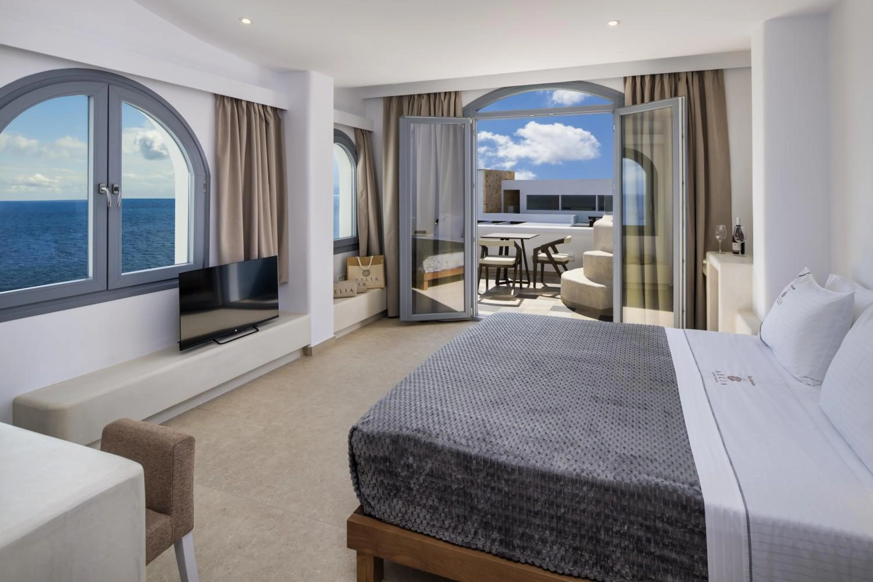 Bedroom, Bed in Aelia Thalassa