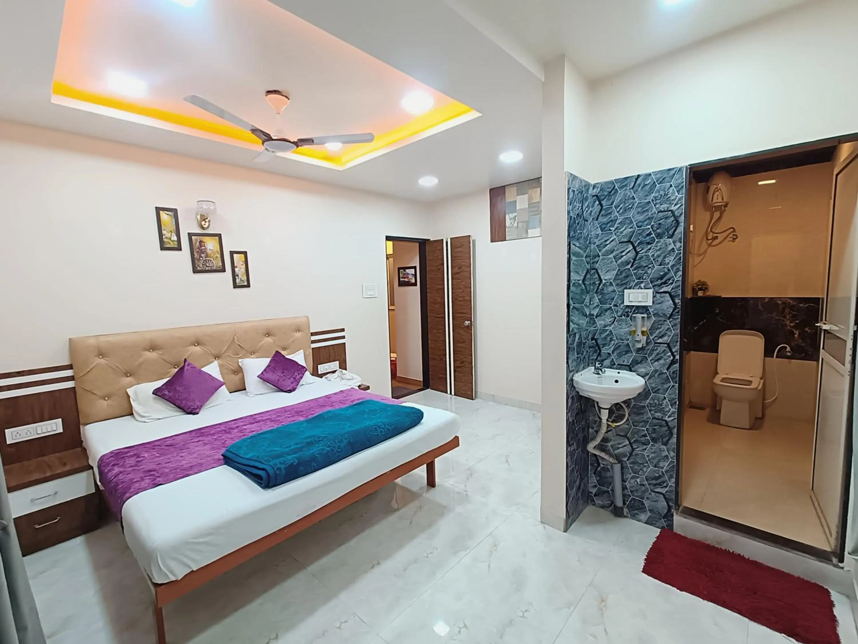 Photo of the whole room, Bed in Sunrise Villa