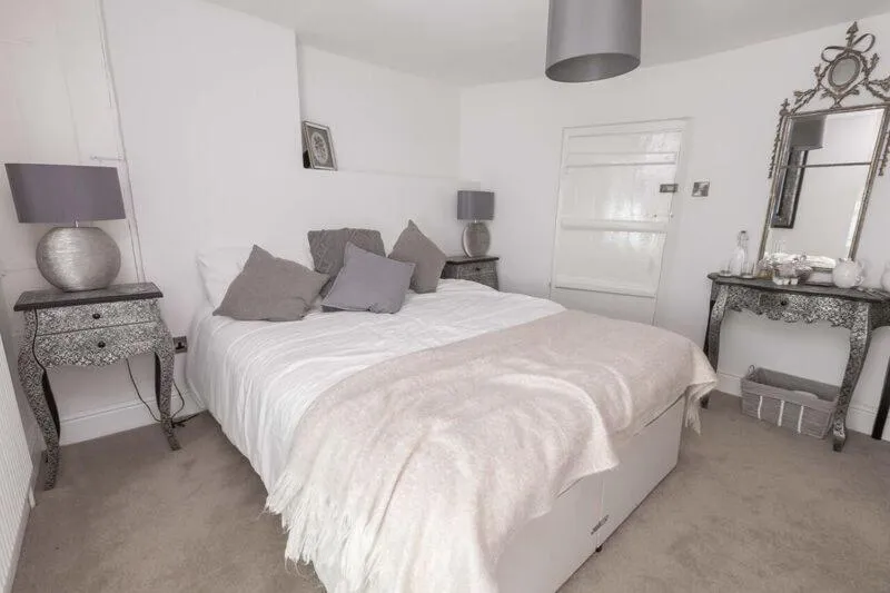 Photo of the whole room, Bed in The Crown Inn