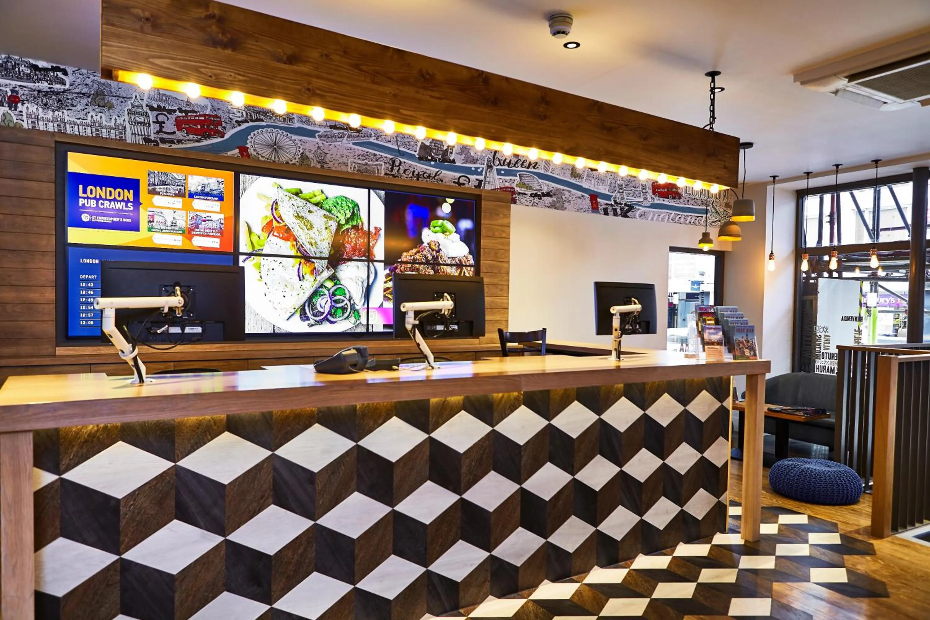 Lobby or reception in St Christopher's Inn London Bridge - Oasis Female Only