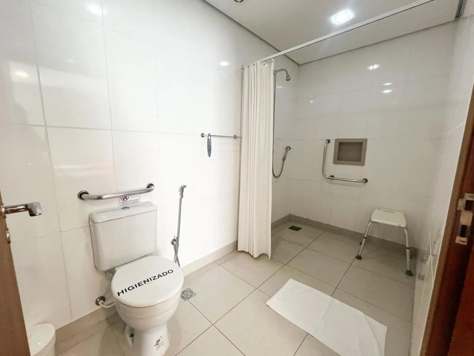 Bathroom in Valinhos Plaza Hotel