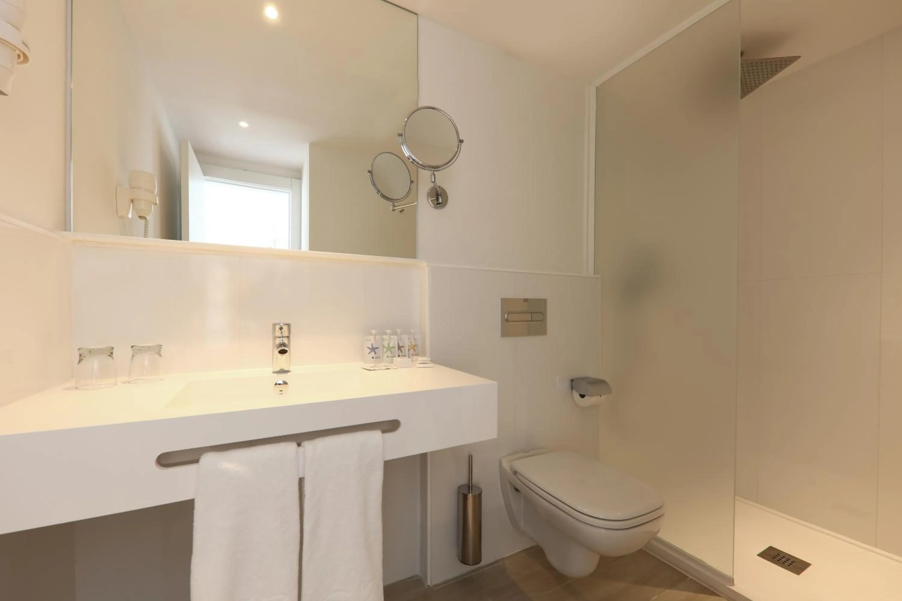 Bathroom in Iberostar Waves Bahía de Palma - Adults Only