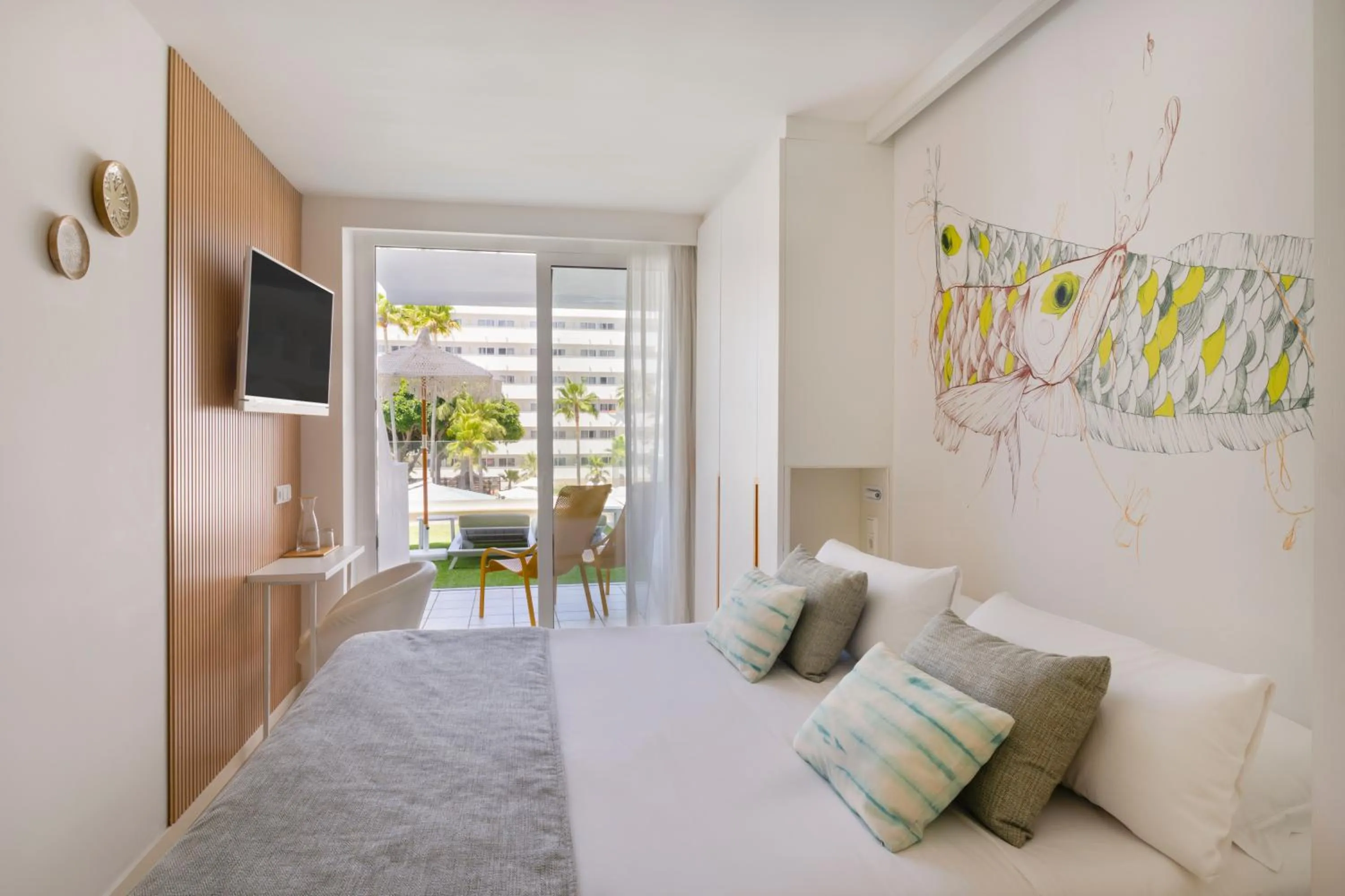 Bedroom, Bed in Iberostar Waves Bahía de Palma - Adults Only