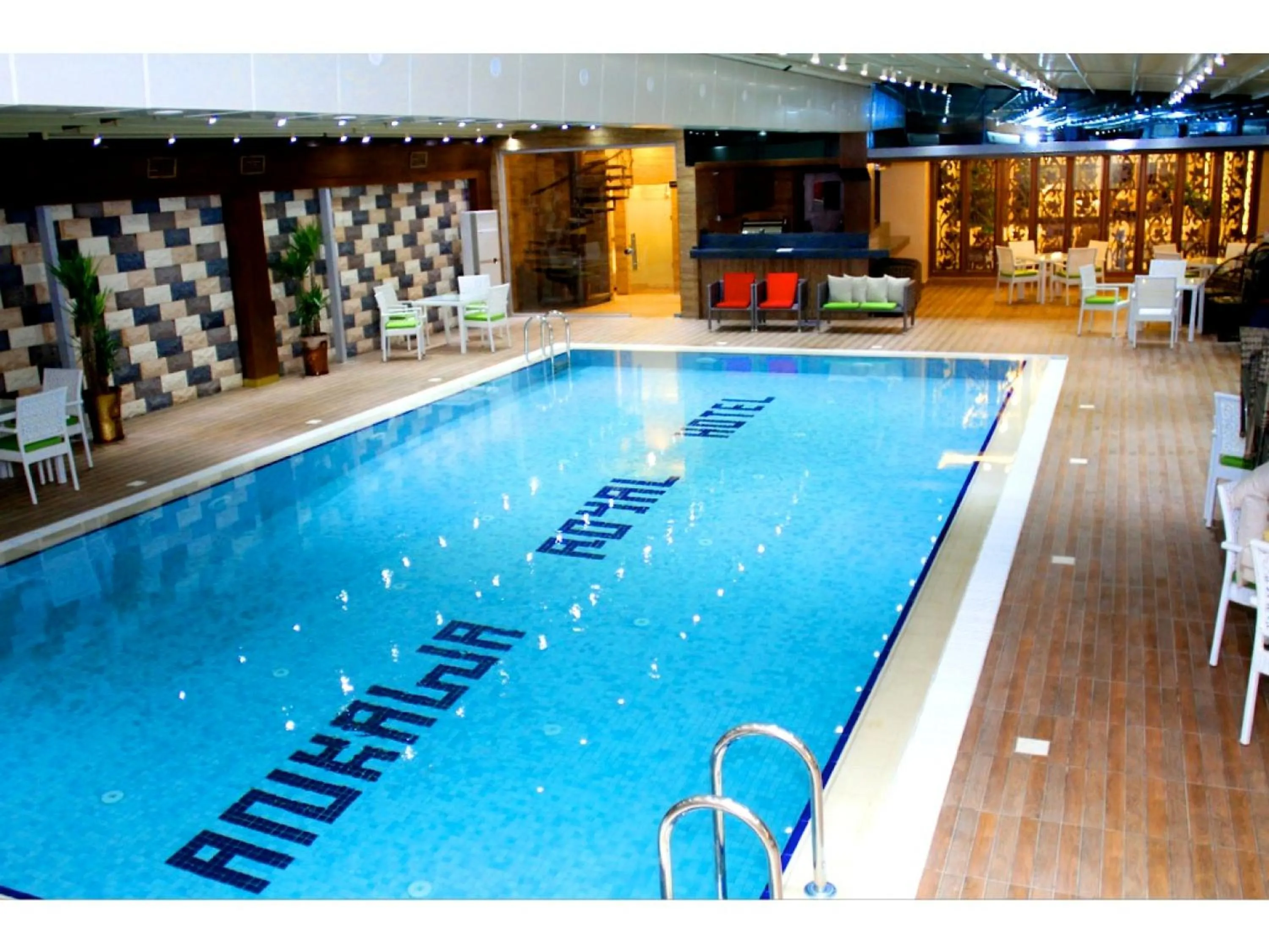 Swimming pool in Ankawa Royal Hotel & Spa