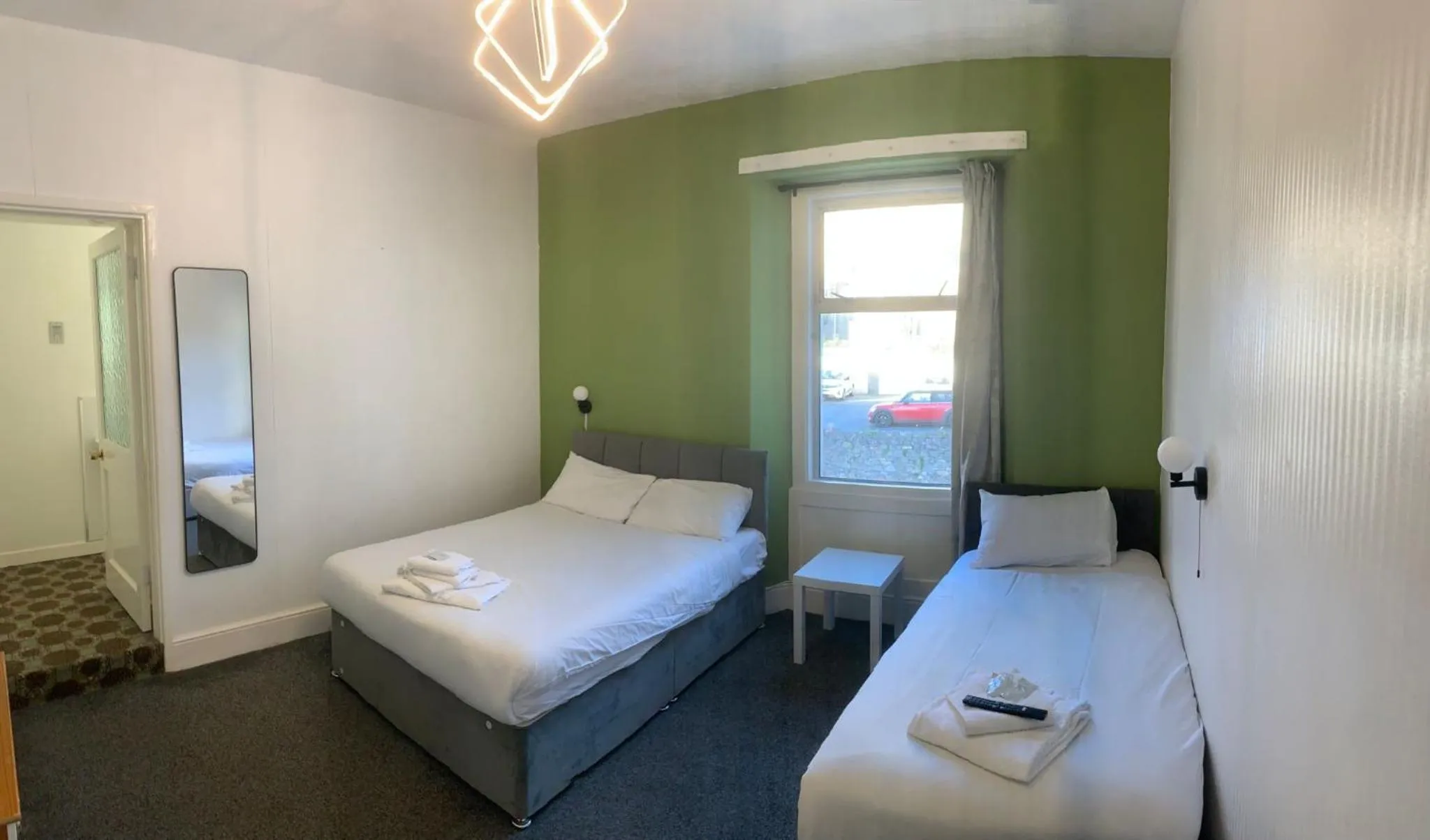 Bedroom, Bed in Savoy Hotel