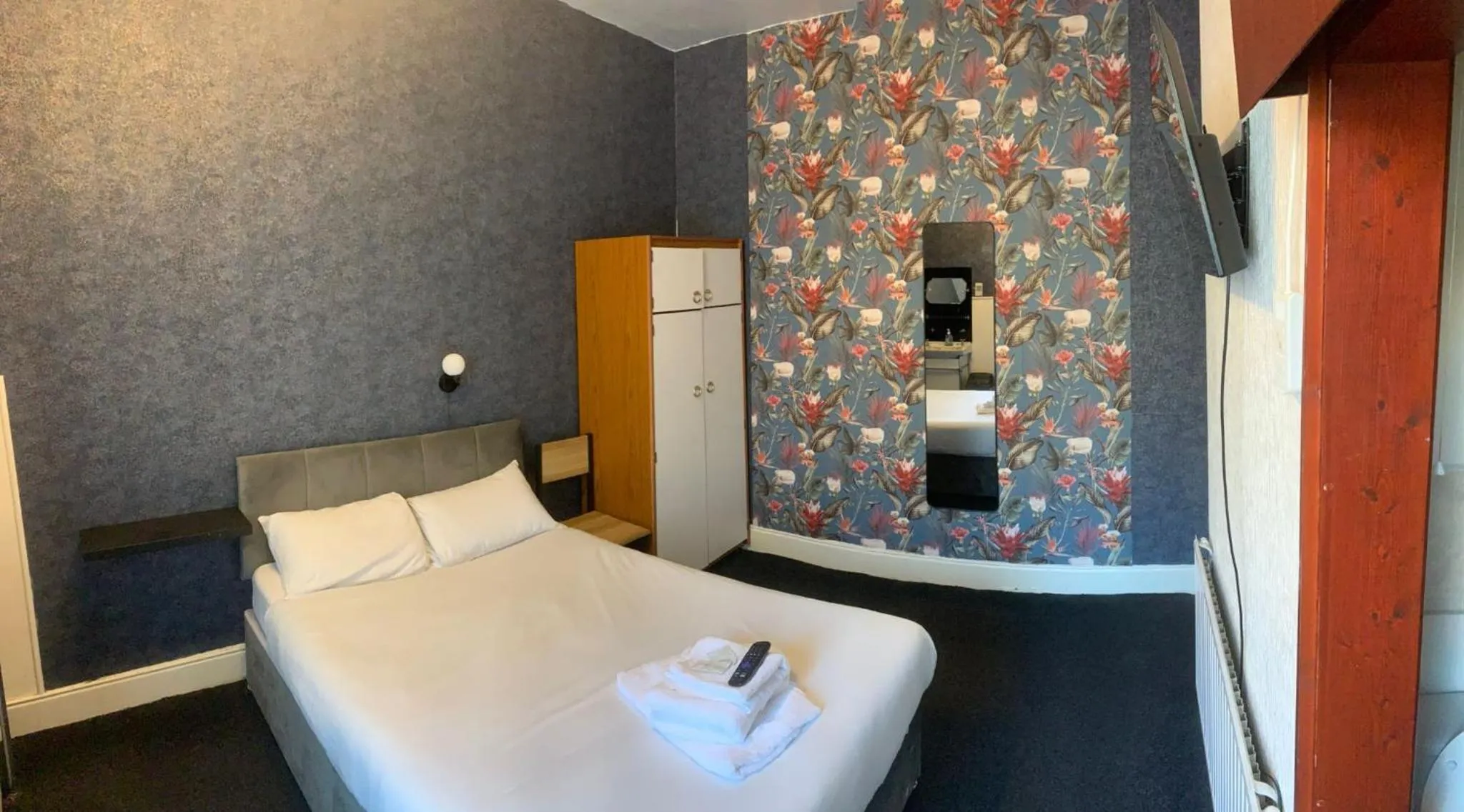 Bedroom, Bed in Savoy Hotel