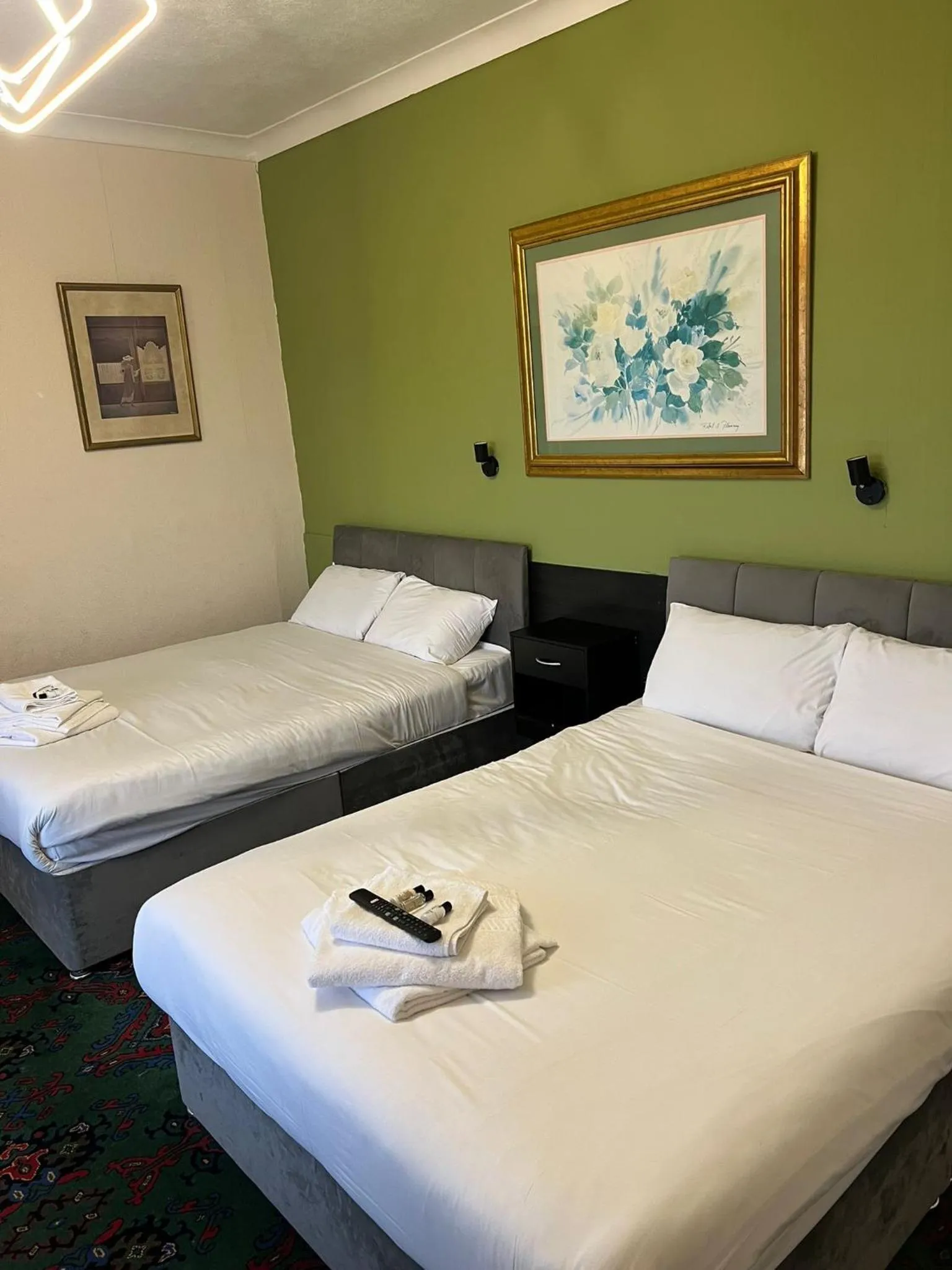 Bedroom, Bed in Savoy Hotel