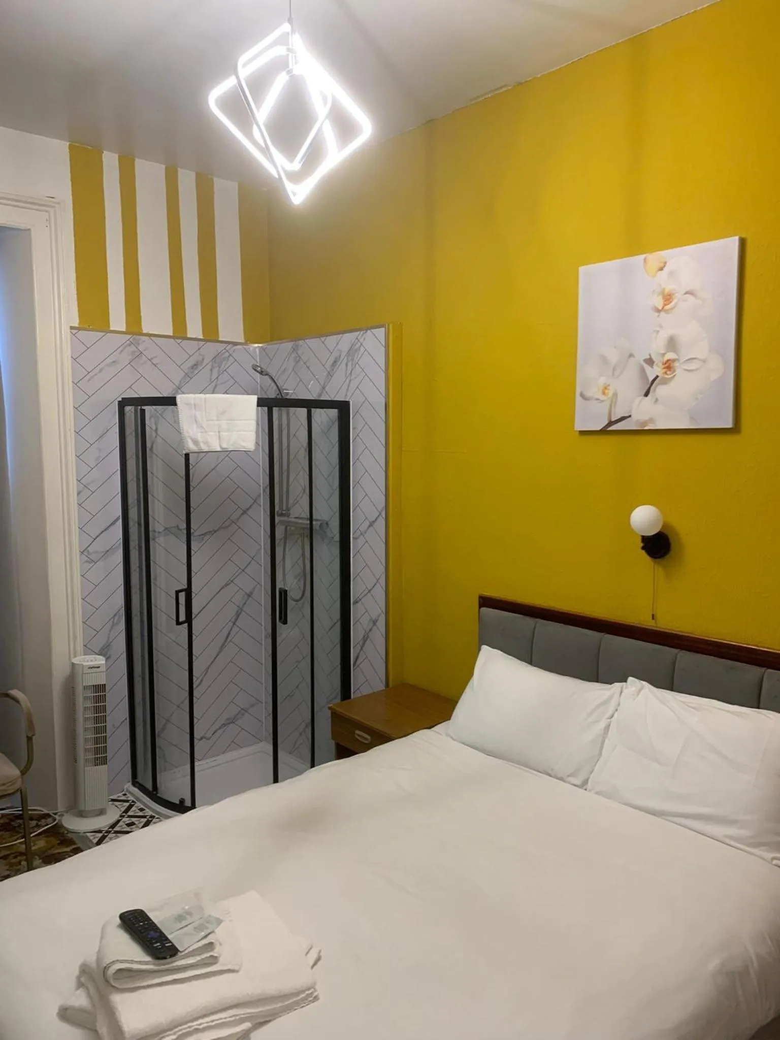 Bedroom, Bed in Savoy Hotel