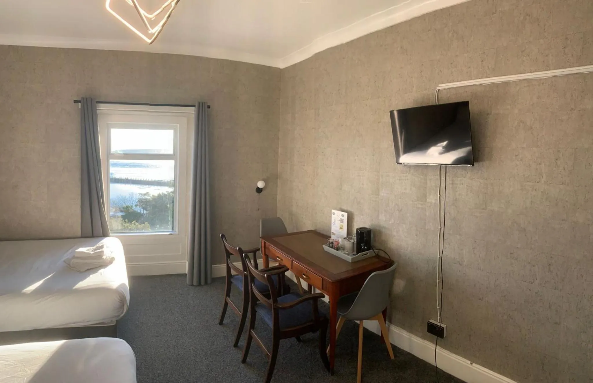 Bedroom, Bed in Savoy Hotel