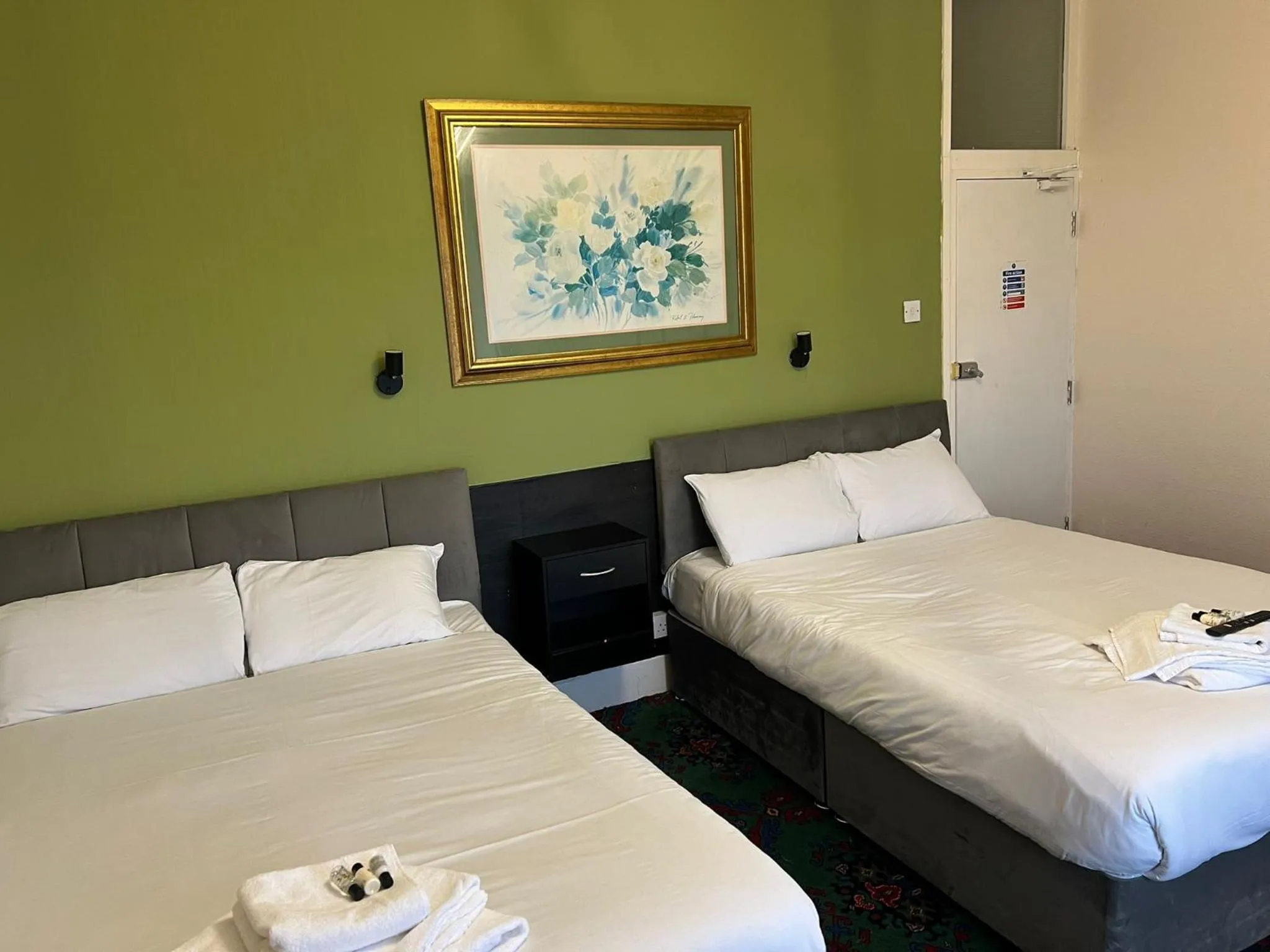 Bedroom, Bed in Savoy Hotel