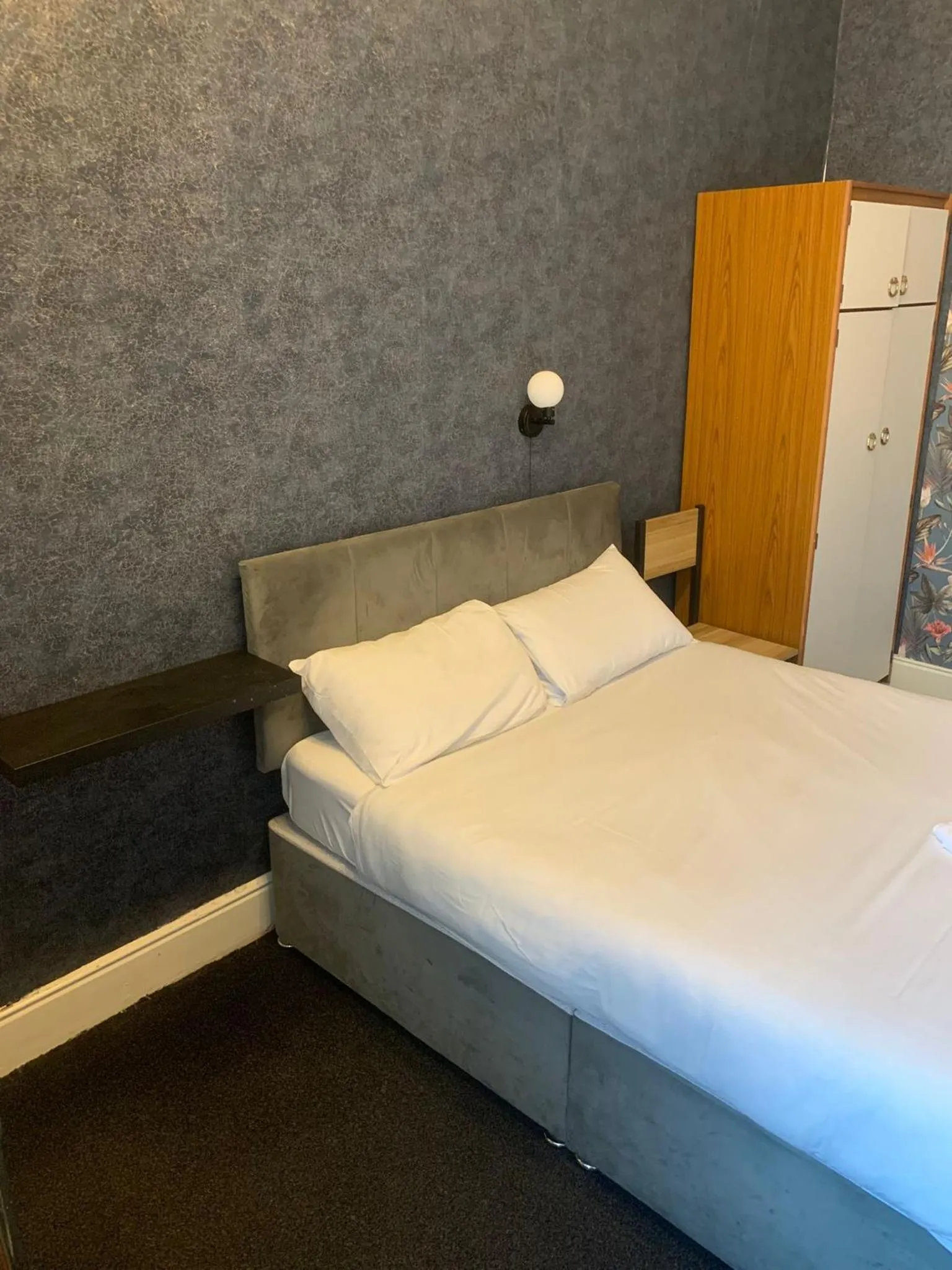 Bedroom, Bed in Savoy Hotel