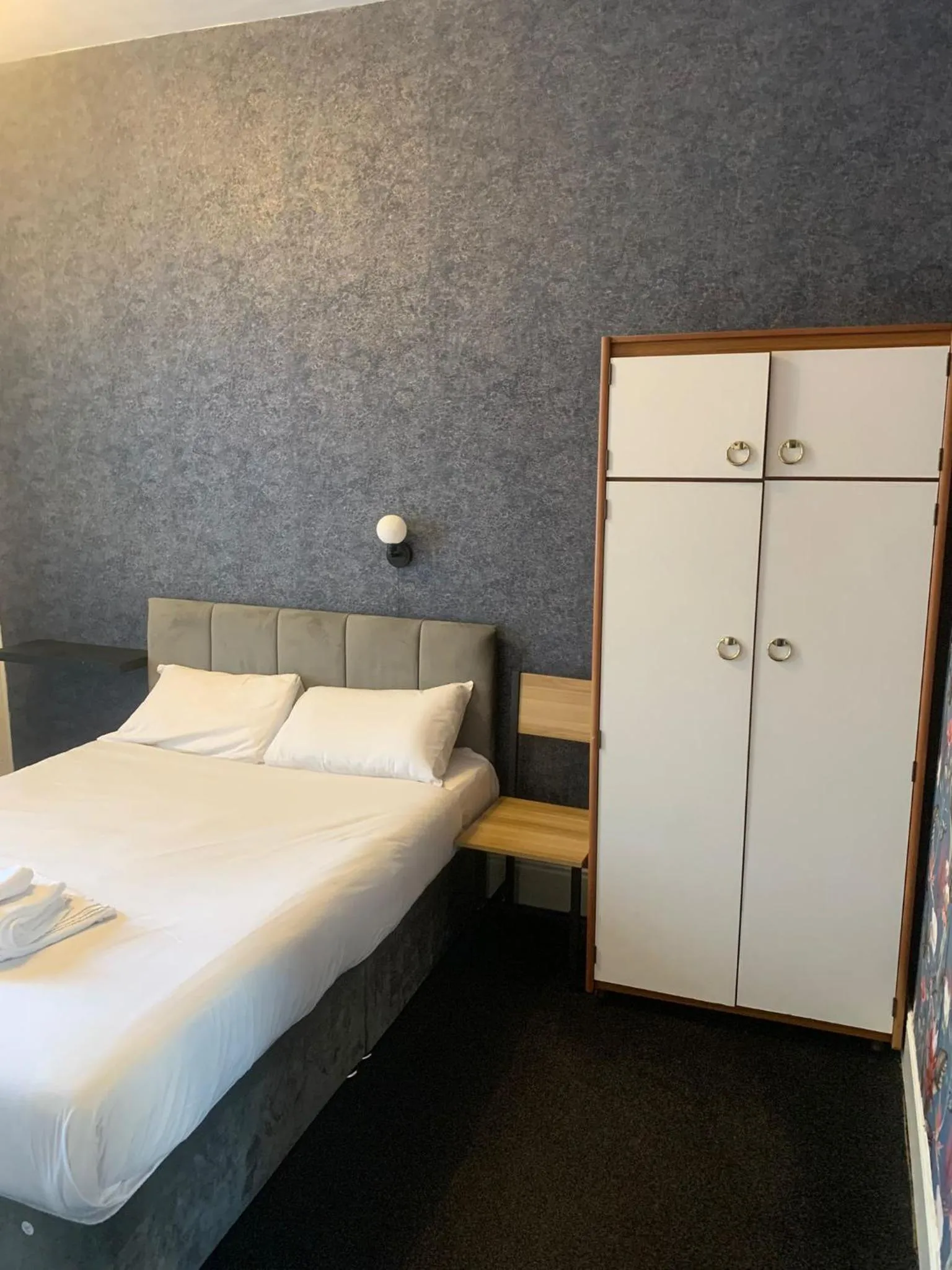 Bedroom, Bed in Savoy Hotel