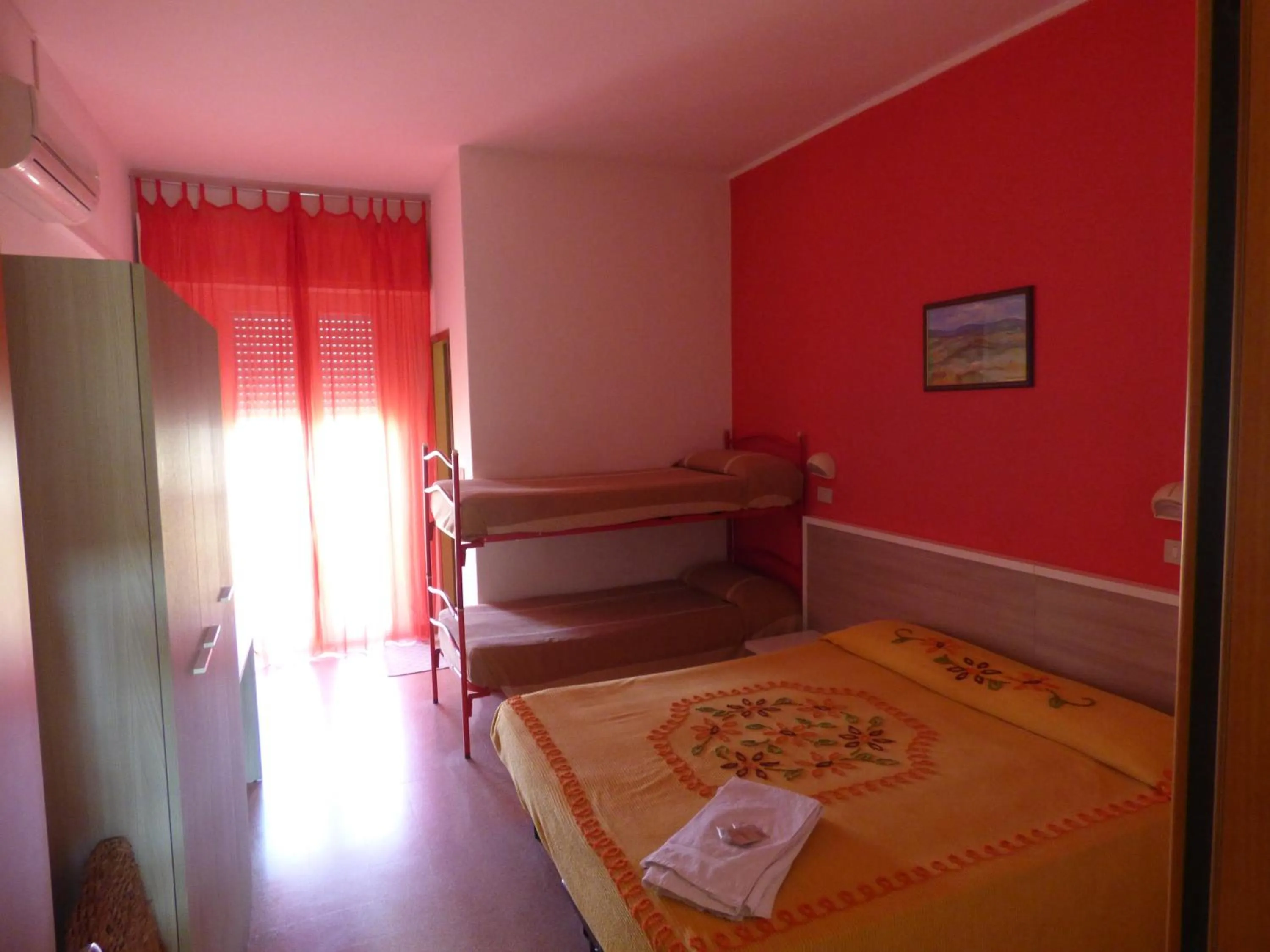 Photo of the whole room in Consul Hotel