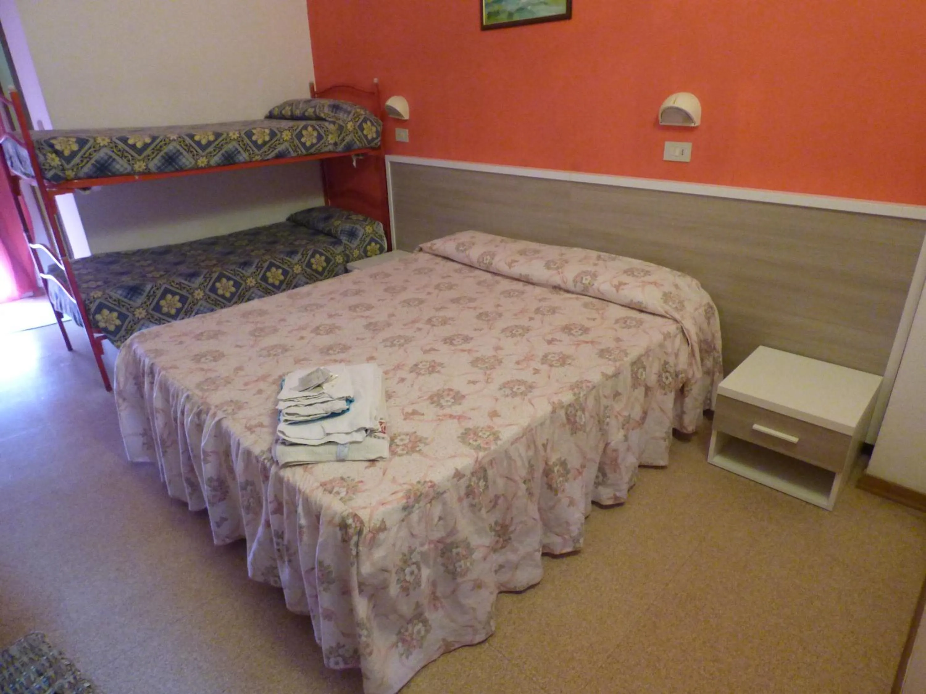 Photo of the whole room in Consul Hotel