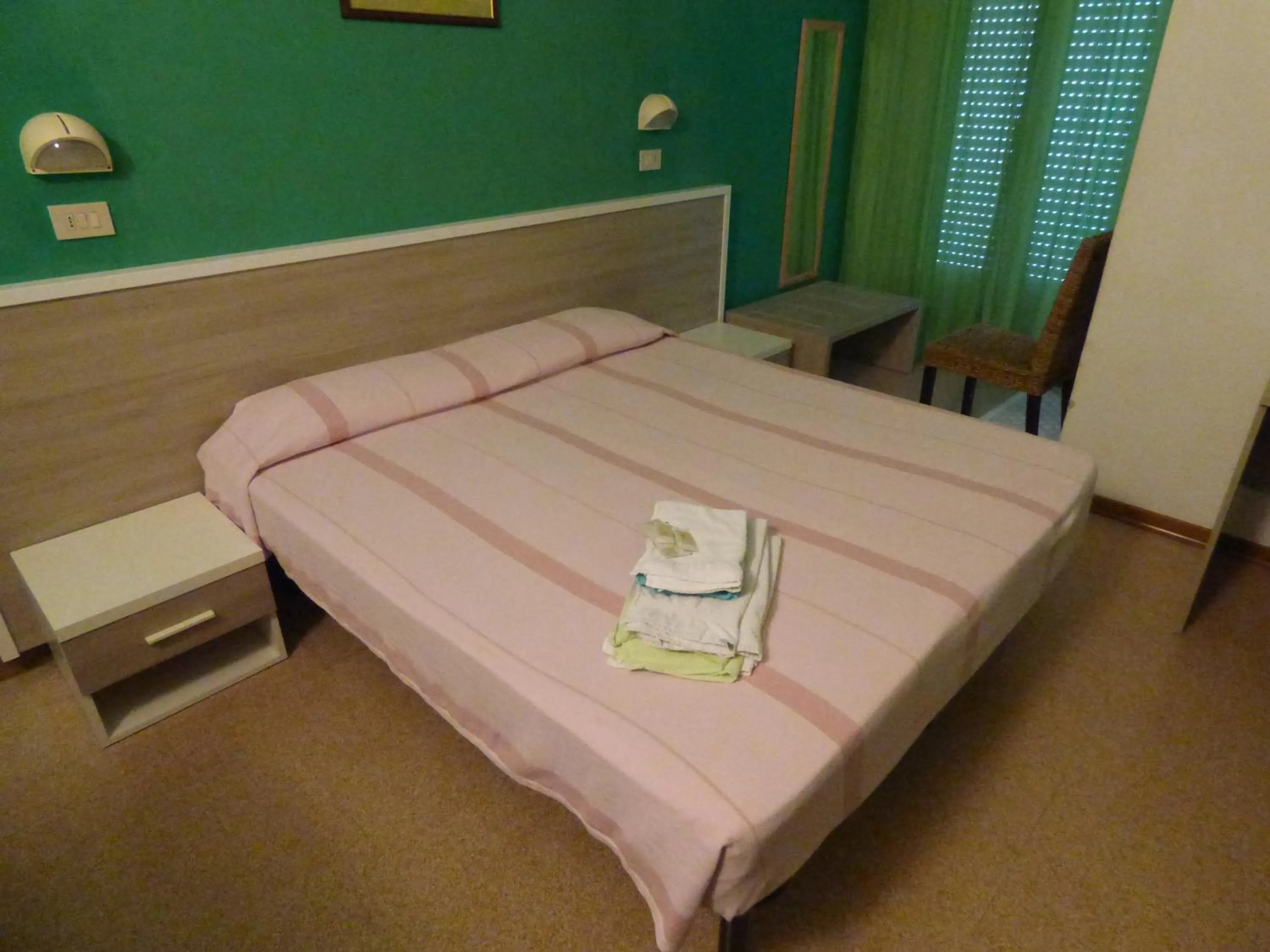 Photo of the whole room in Consul Hotel