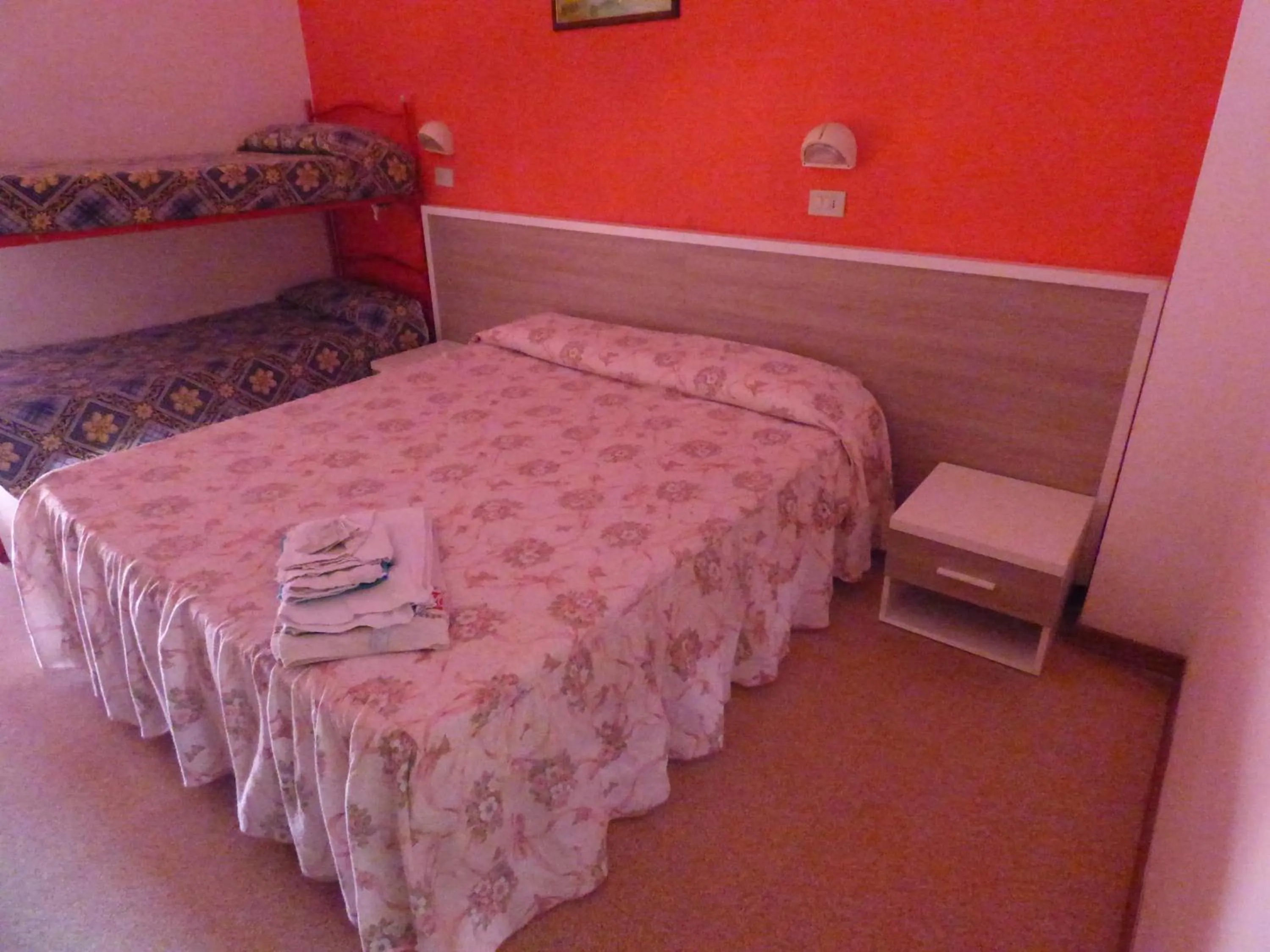 Photo of the whole room in Consul Hotel