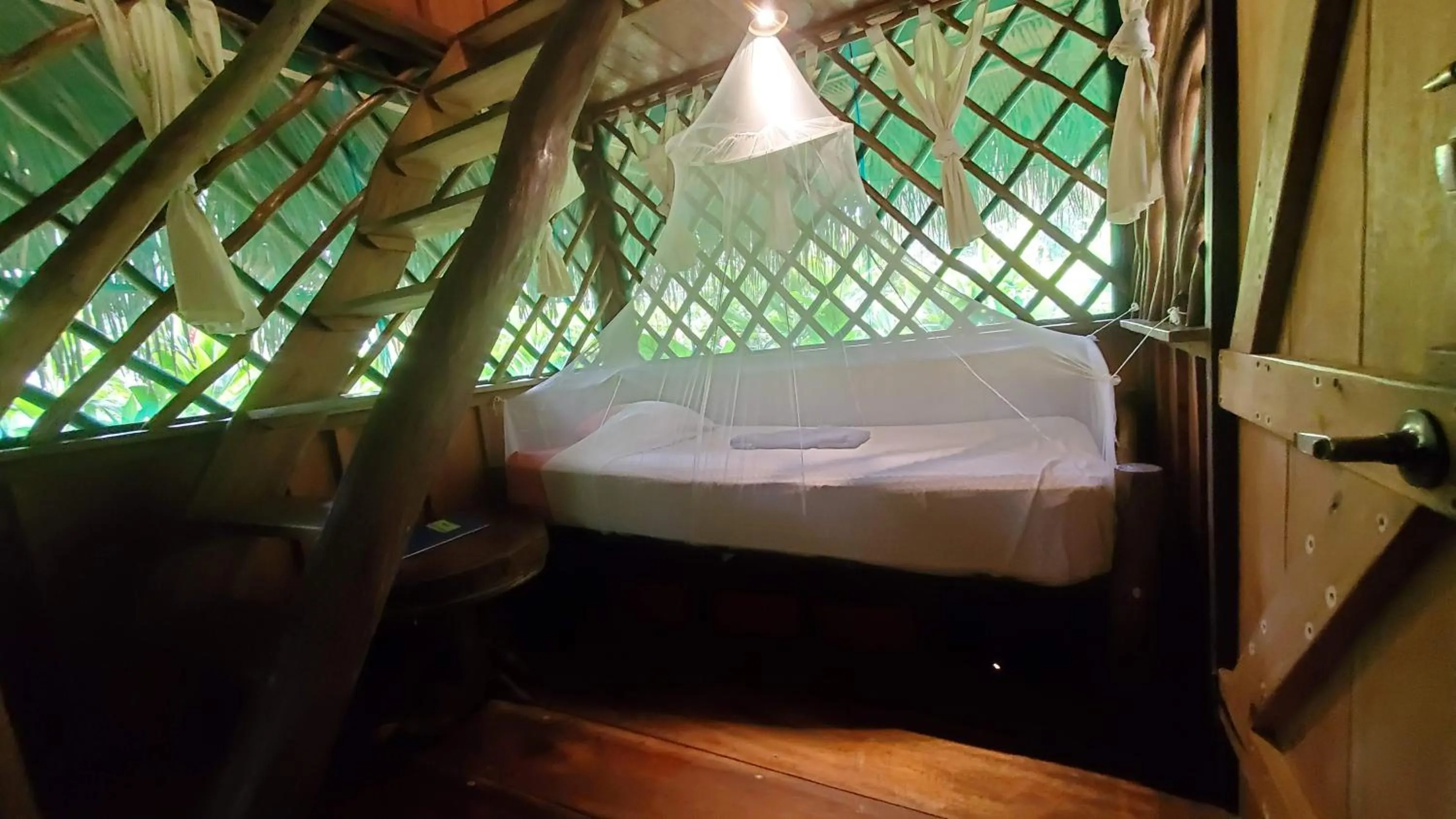 Property building, Bed in El Hotelito Perdido