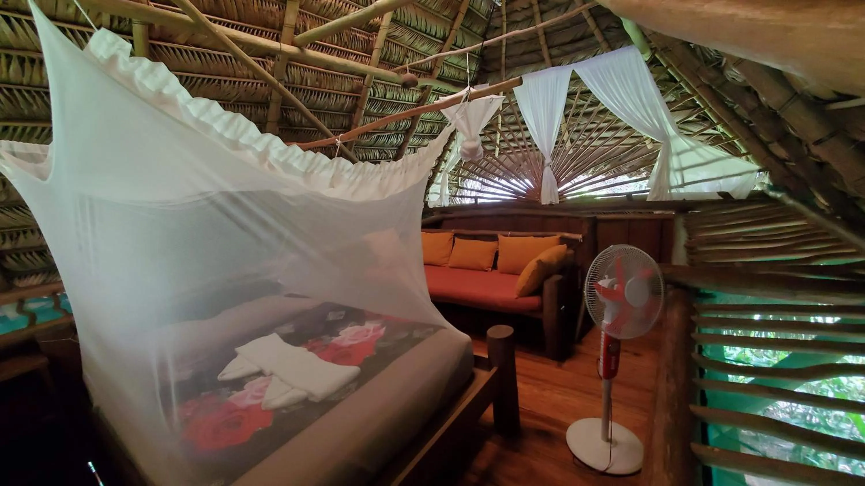 Property building in El Hotelito Perdido