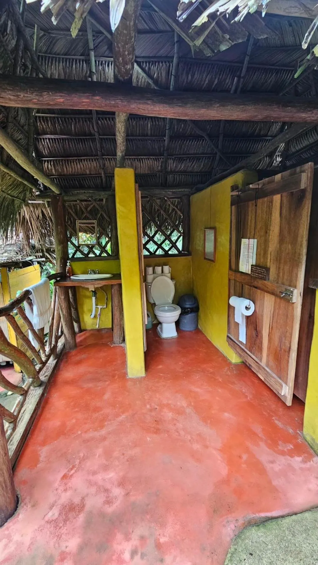 Toilet in El Hotelito Perdido