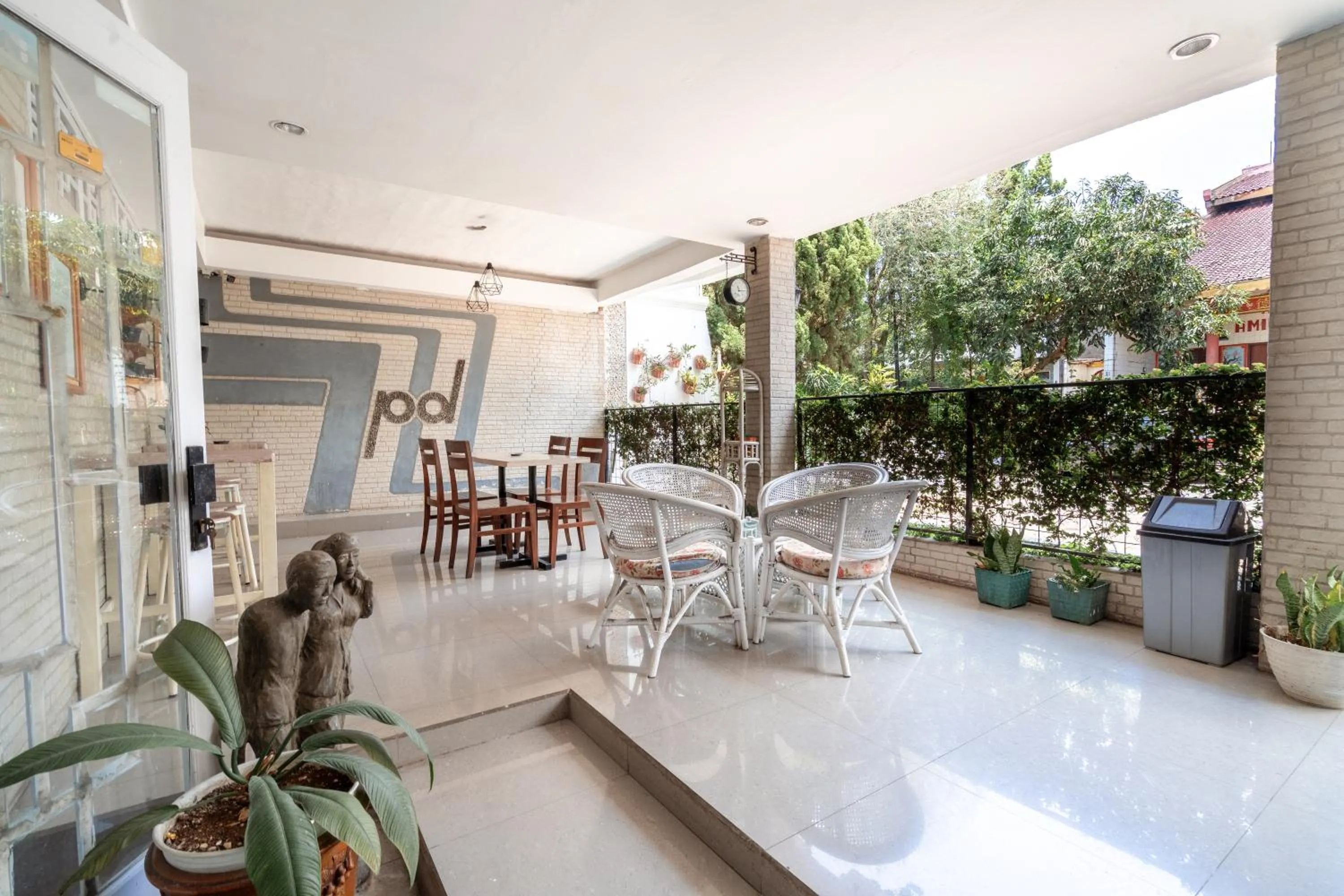 Area and facilities in Rehat at Hotel Patradissa Stasiun Bandung