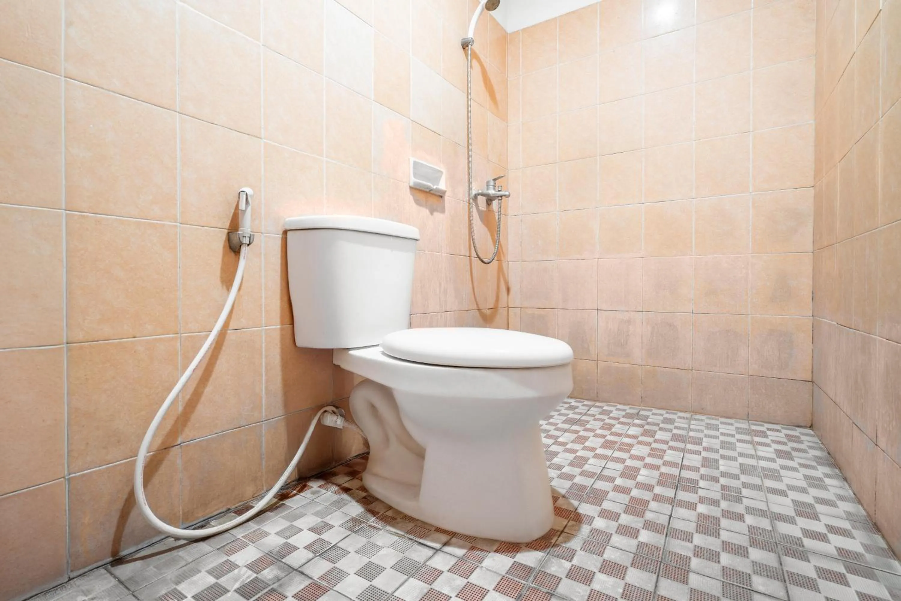 Toilet in Rehat at Hotel Patradissa Stasiun Bandung