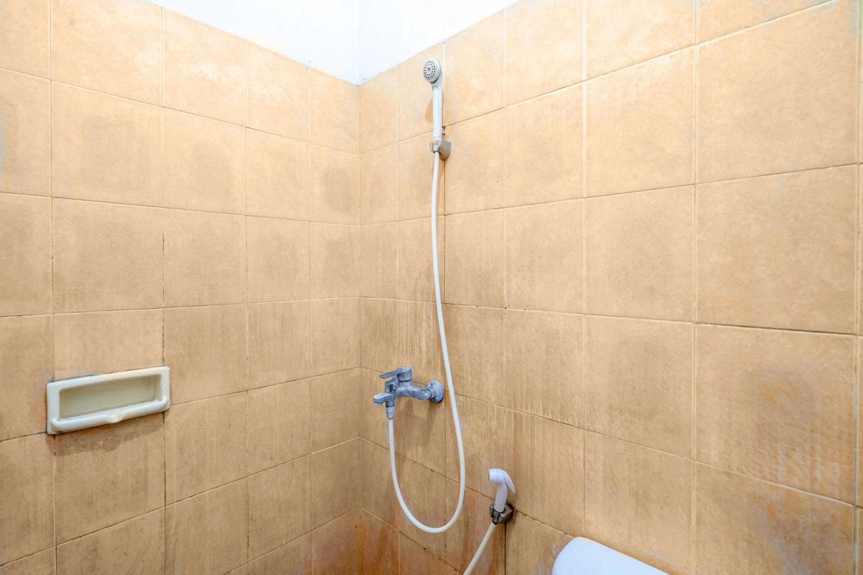 Shower in Rehat at Hotel Patradissa Stasiun Bandung