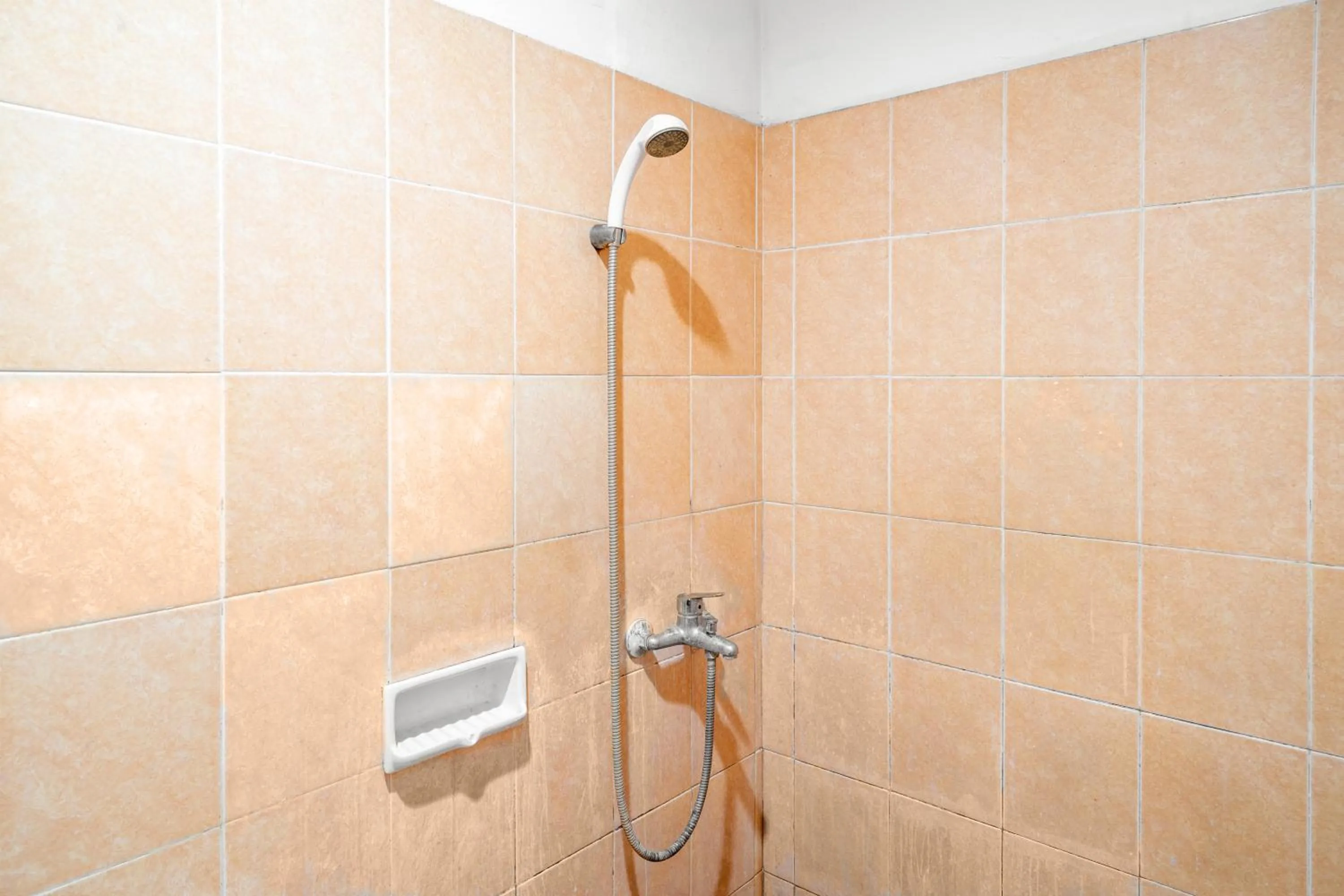 Shower in Rehat at Hotel Patradissa Stasiun Bandung