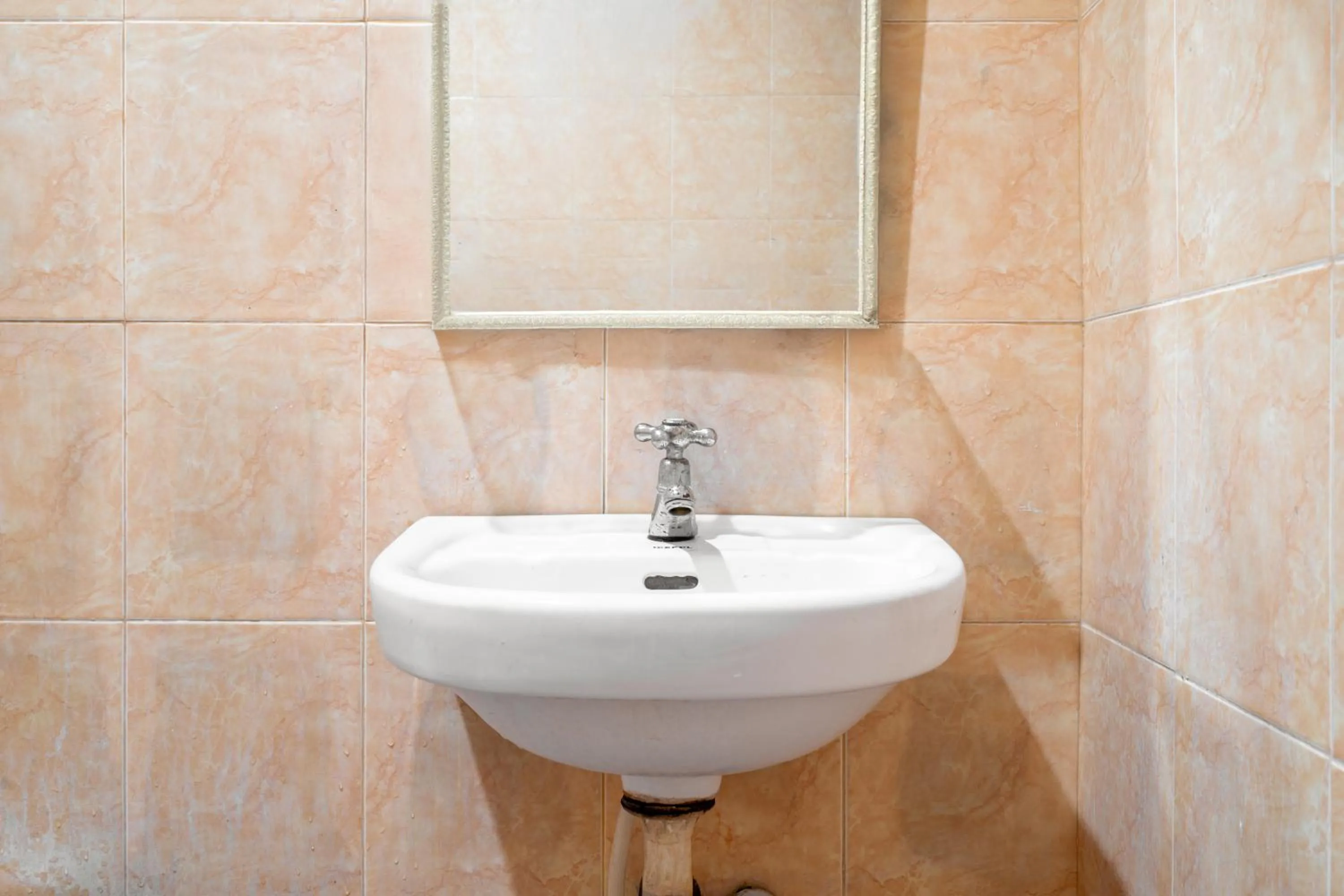 Bathroom in Rehat at Hotel Patradissa Stasiun Bandung