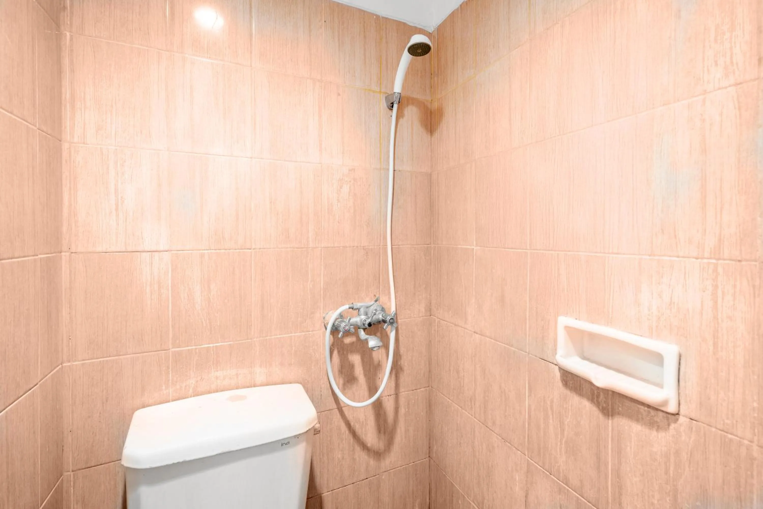 Shower in Rehat at Hotel Patradissa Stasiun Bandung