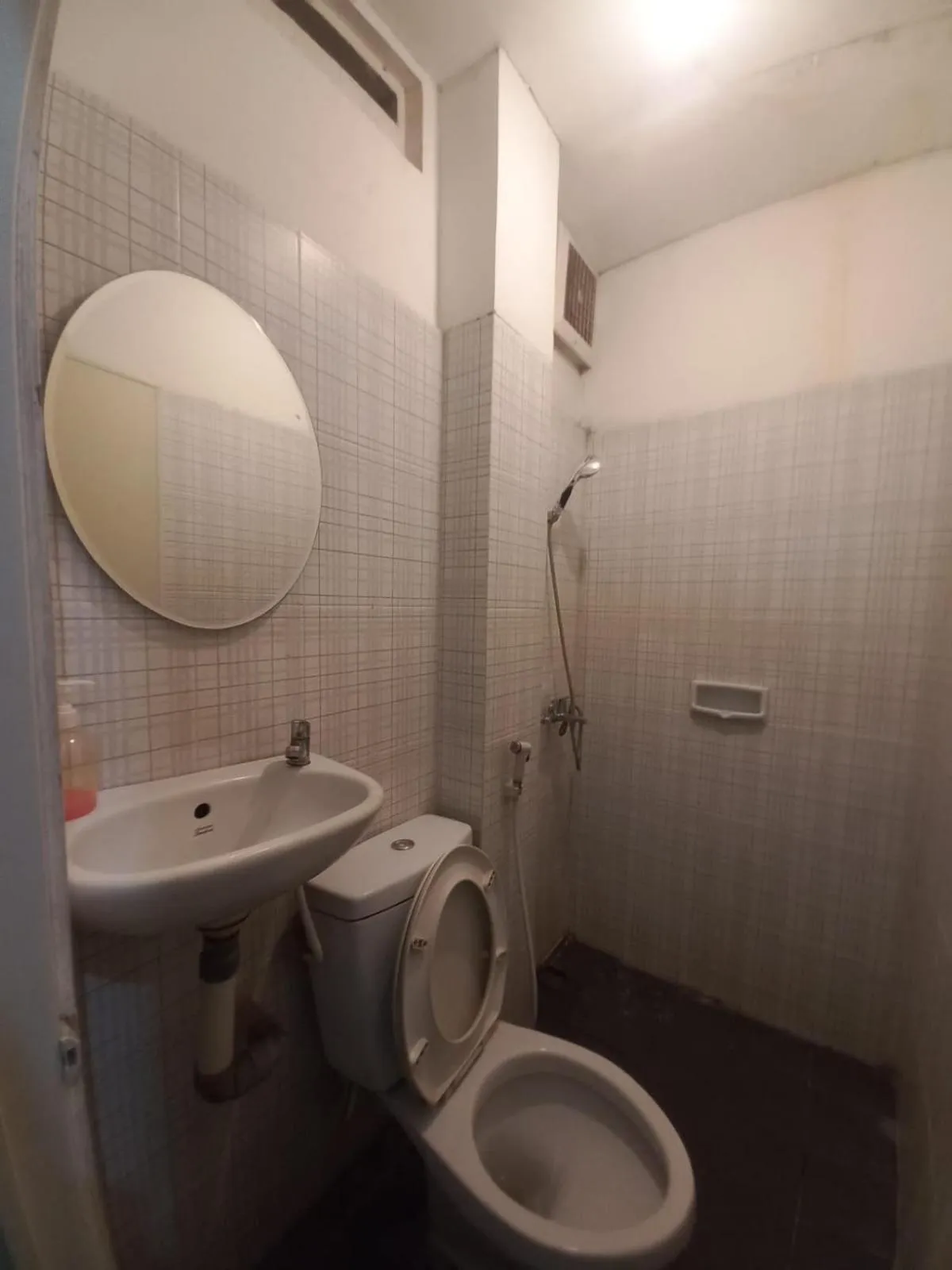 Bathroom in Rehat at Hotel Patradissa Stasiun Bandung