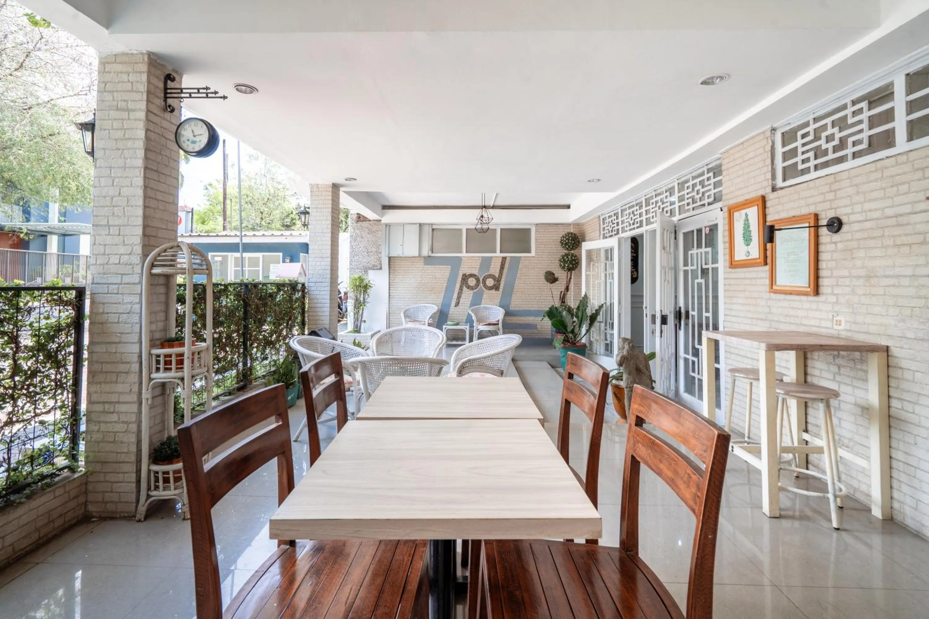 Area and facilities in Rehat at Hotel Patradissa Stasiun Bandung