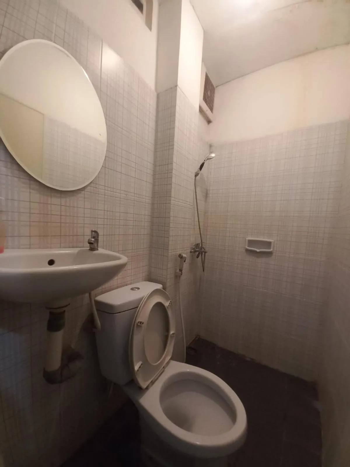 Bathroom in Rehat at Hotel Patradissa Stasiun Bandung