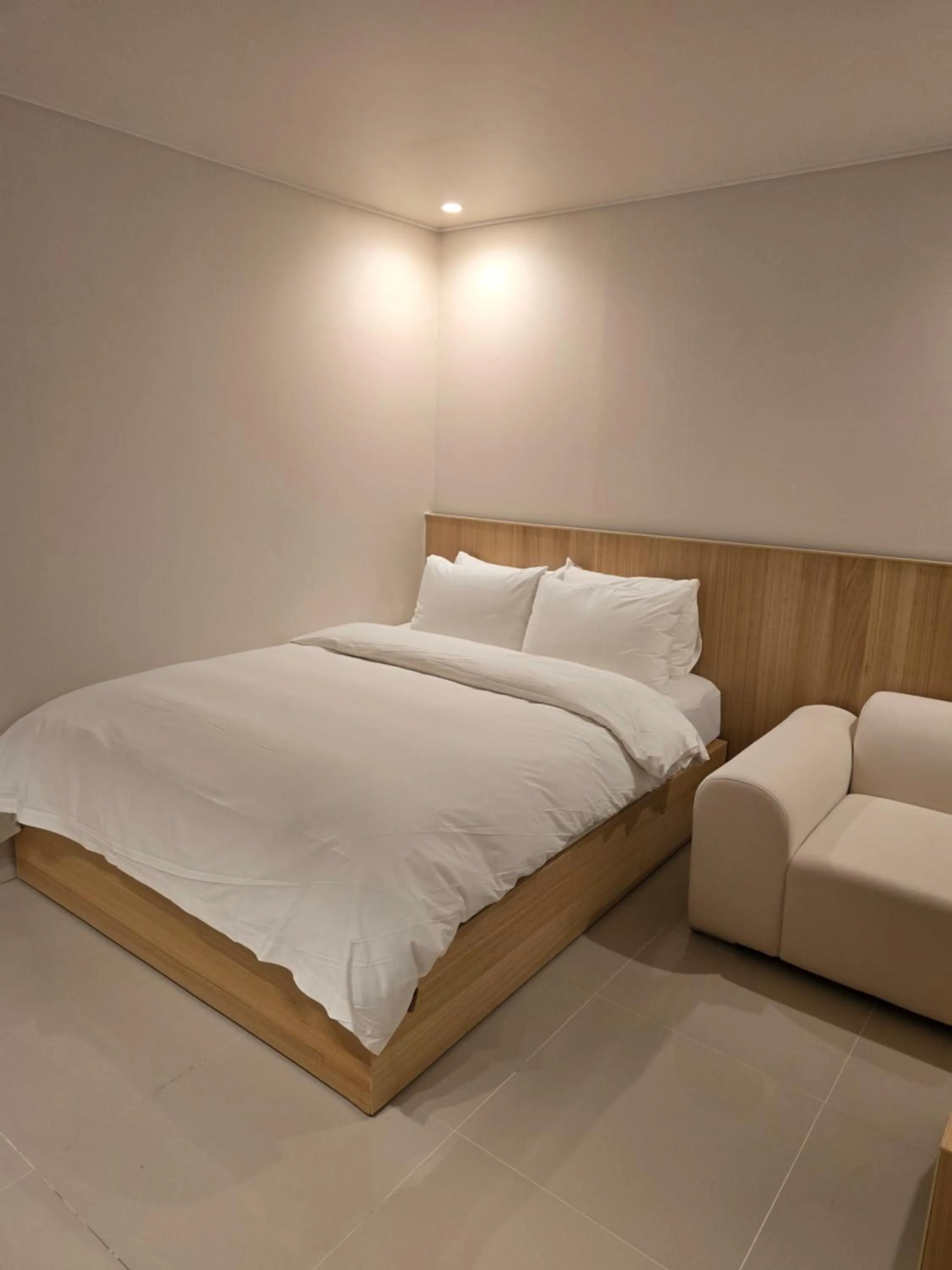 Bedroom, Bed in Jamsil Stay 509