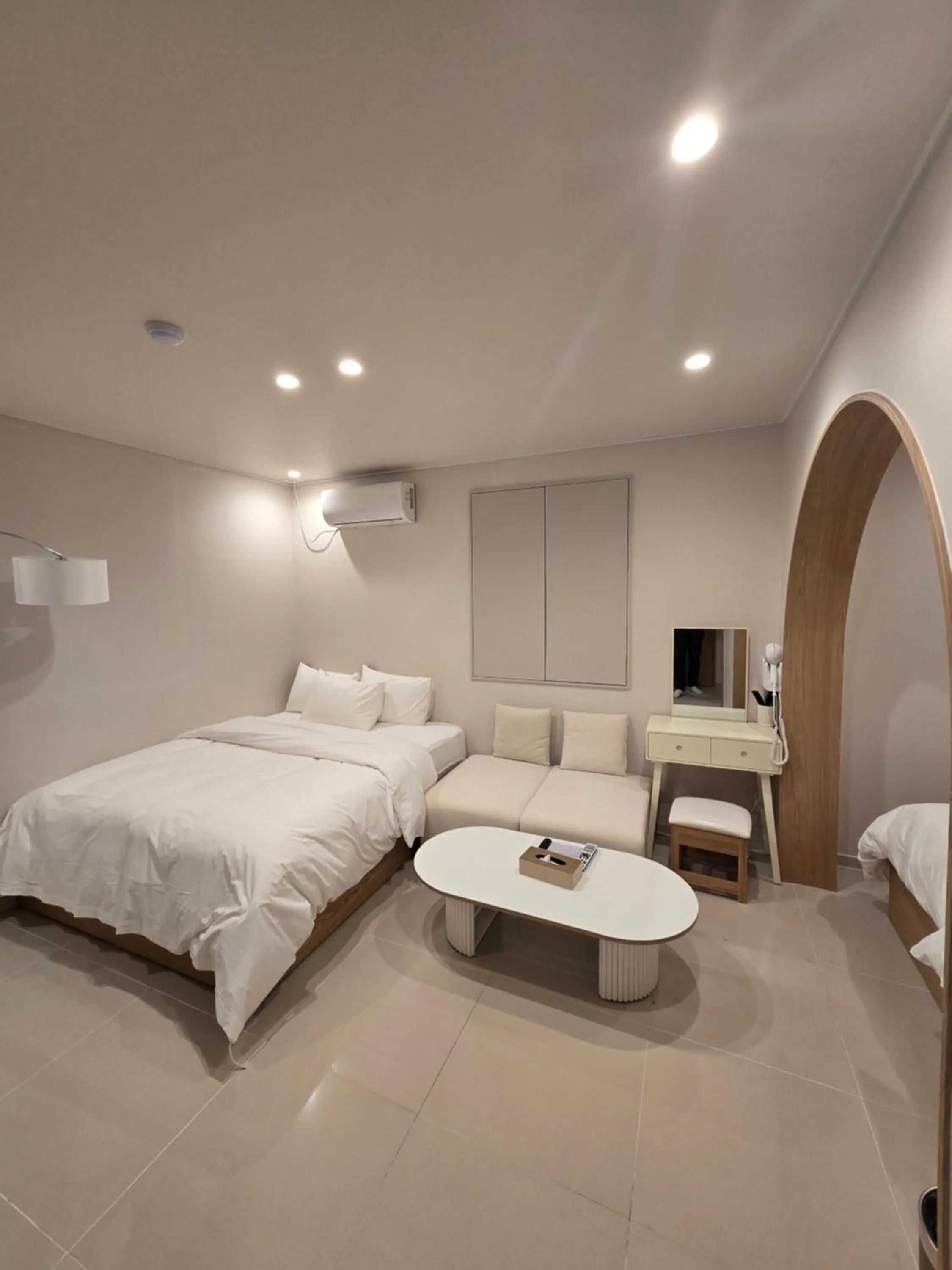 Bedroom, Bed in Jamsil Stay 509