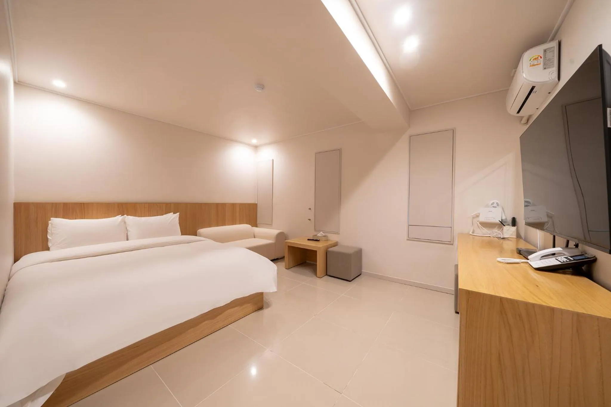 Property building, Bed in Jamsil Stay 509