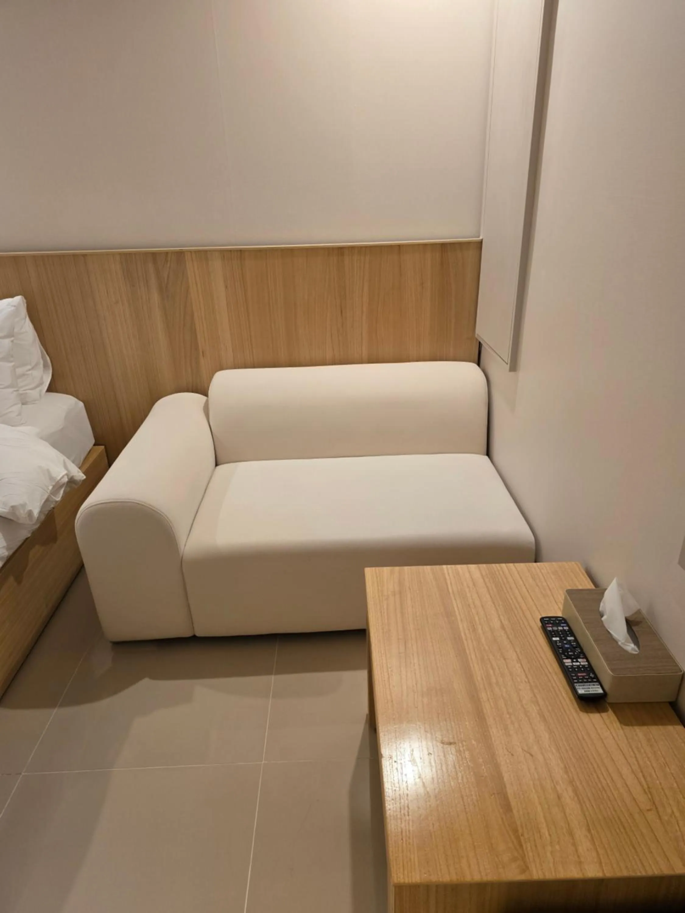 Bedroom, Bed in Jamsil Stay 509