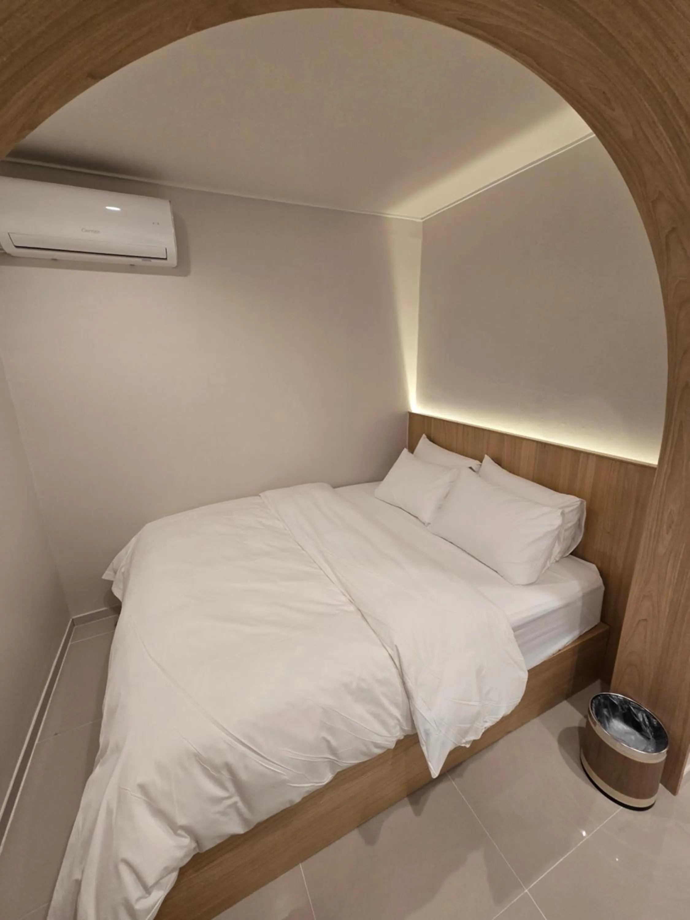 Bedroom, Bed in Jamsil Stay 509