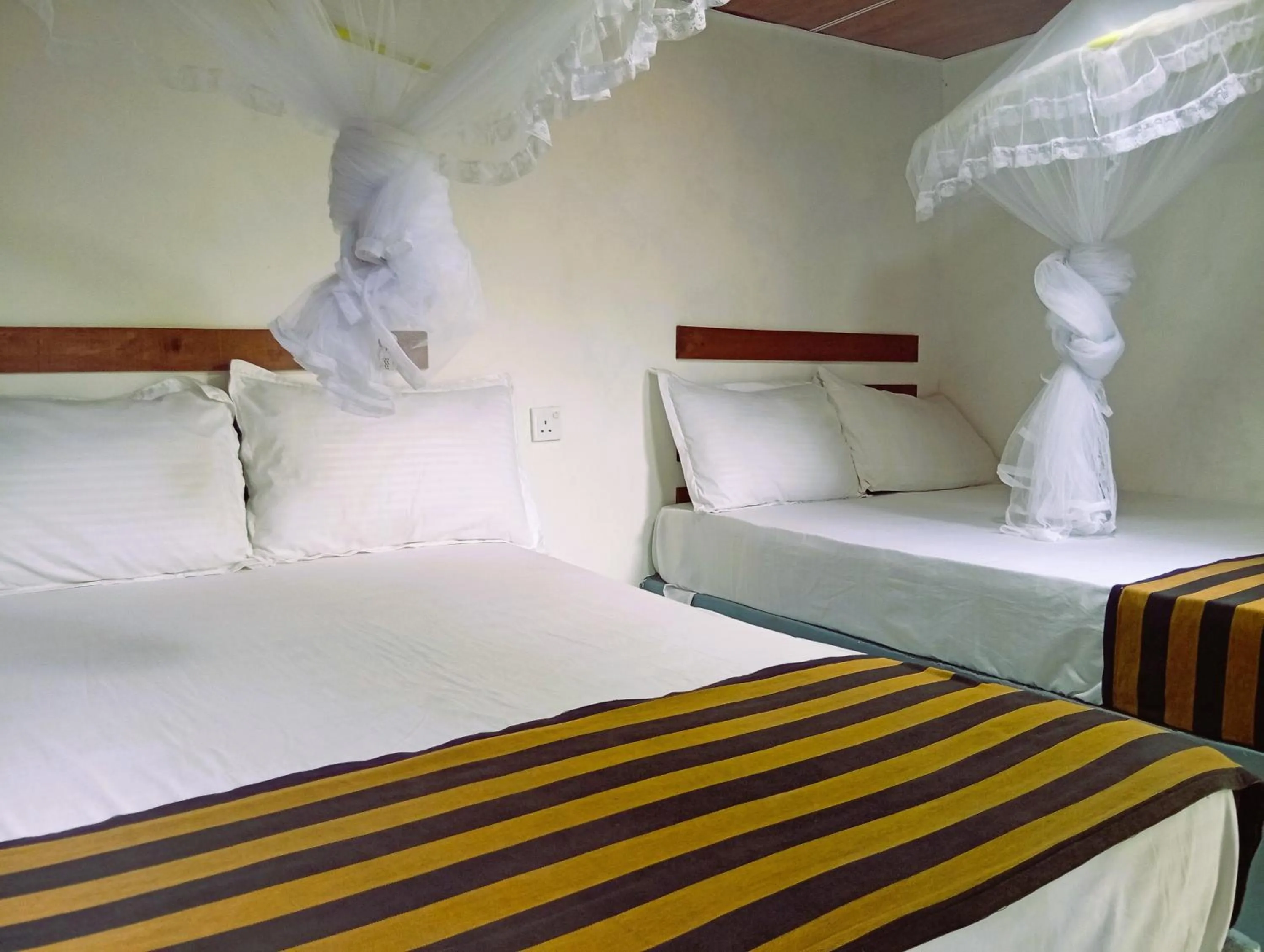 Bed in Ella Tunnel Corner Inn