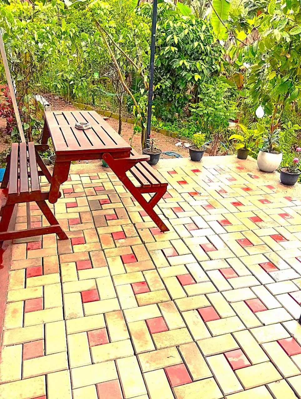 Ella Tunnel Corner Inn