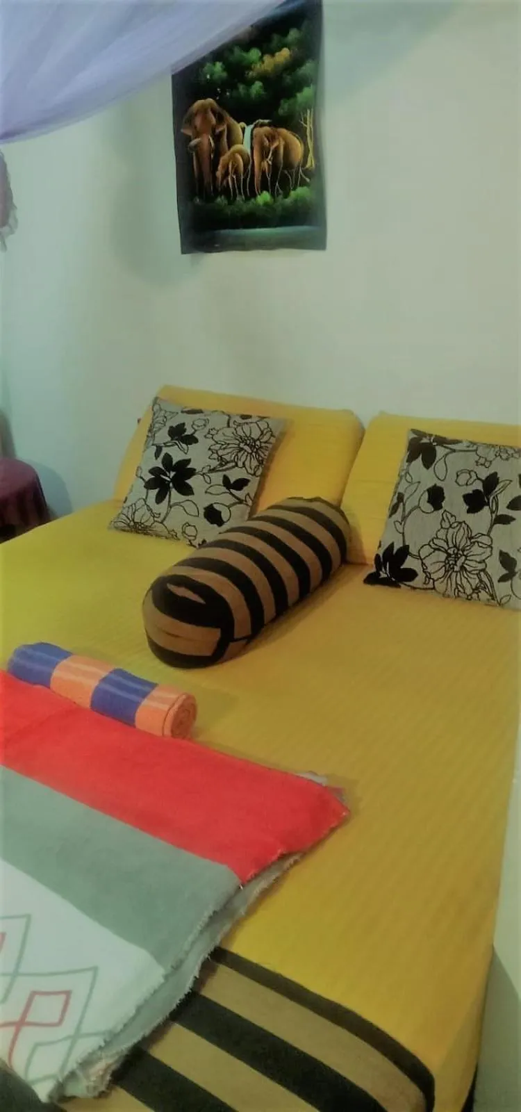 Bed in Ella Tunnel Corner Inn