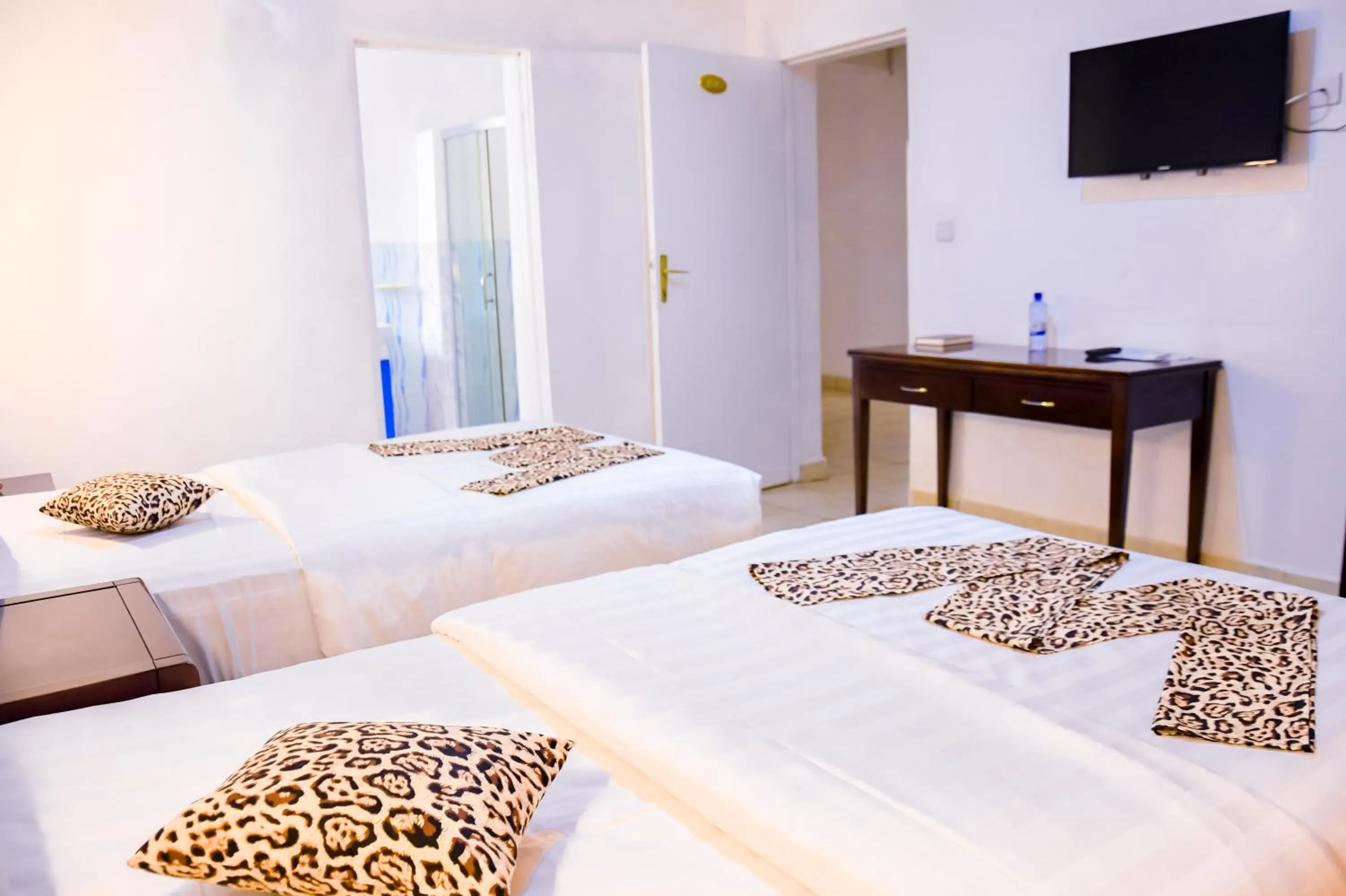 TV and multimedia, Bed in Quiet Haven Hotel