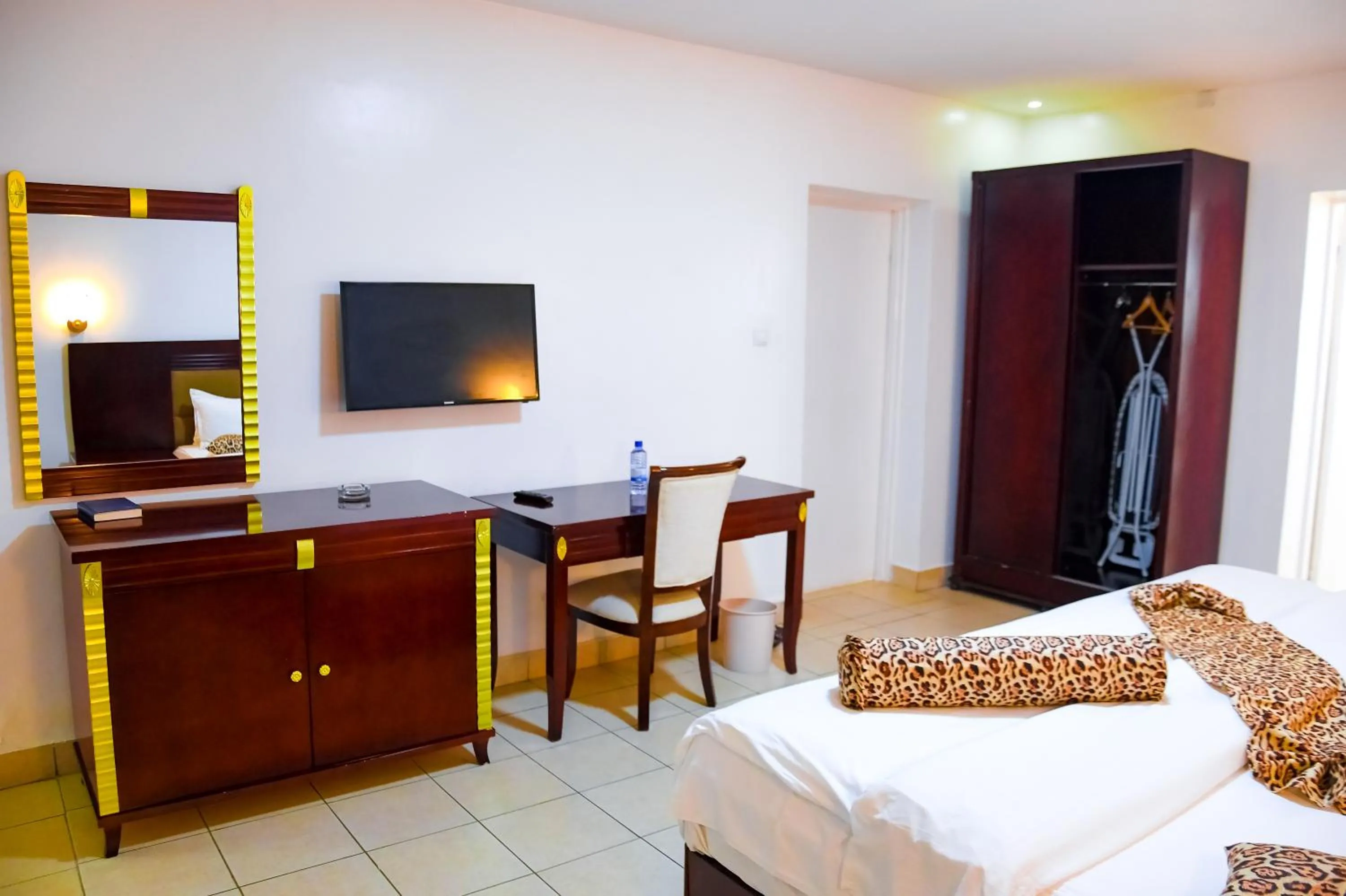 Photo of the whole room, Bed in Quiet Haven Hotel