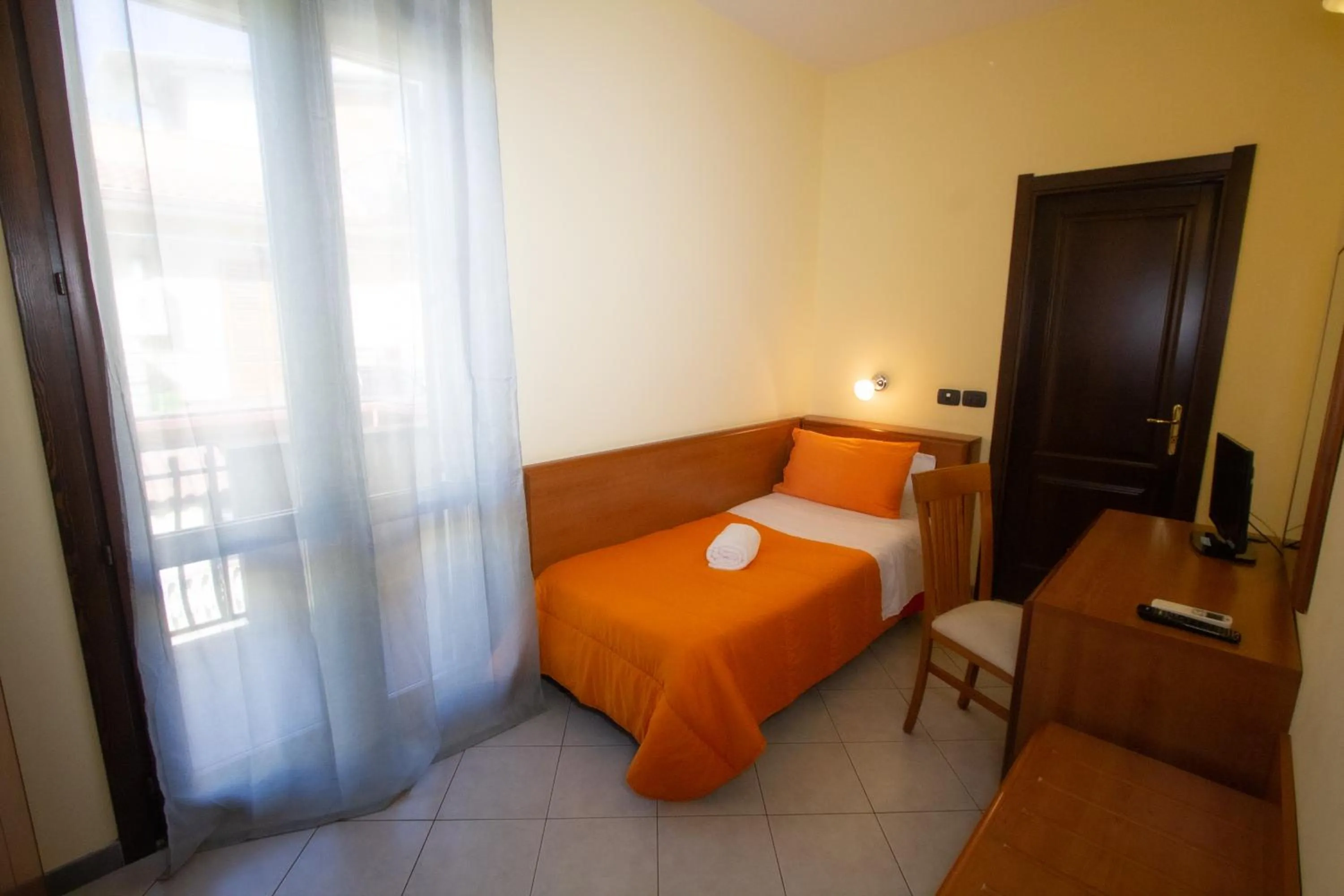 Bedroom, Bed in Hotel Merlino