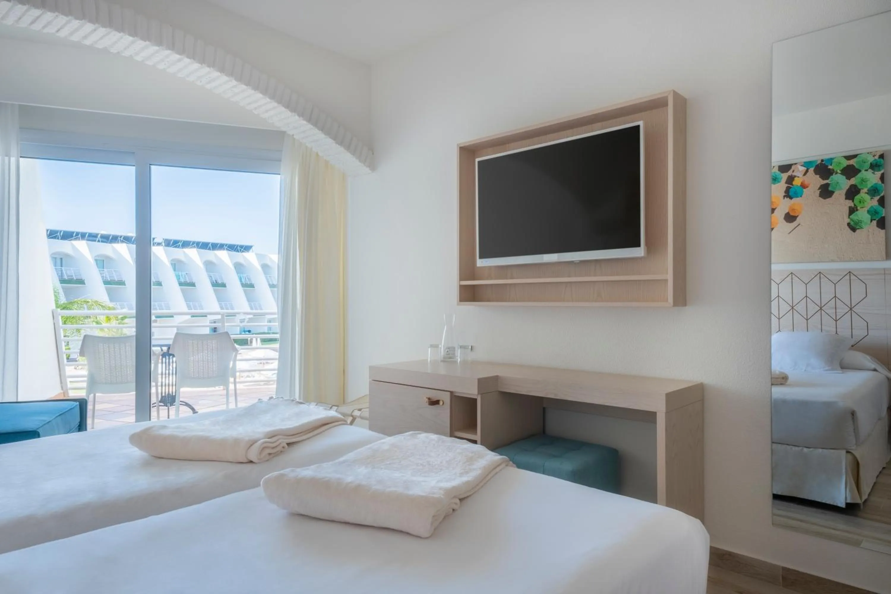 TV and multimedia, Bed in Iberostar Waves Royal Andalus